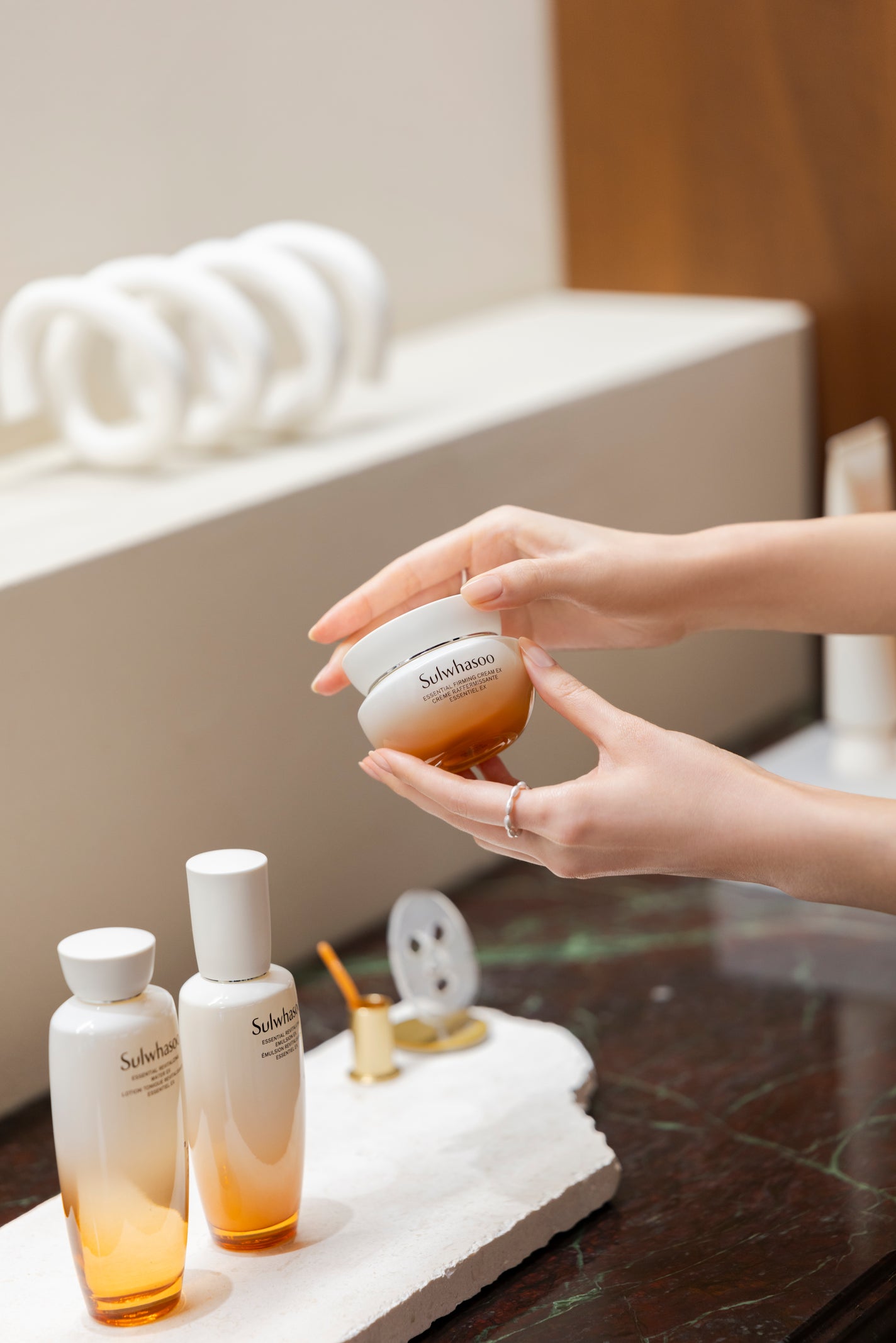 Sulwhasoo on LIPS 「肌の内側から感じられる肌の健康と弾力✨雪花秀(ソルファス)を代..」(2枚目)