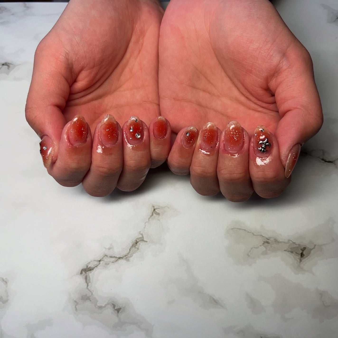 cst on LIPS 「#透け感宝石ネイルmenu…☑︎デザイン自由コース7.000円..」(3枚目)