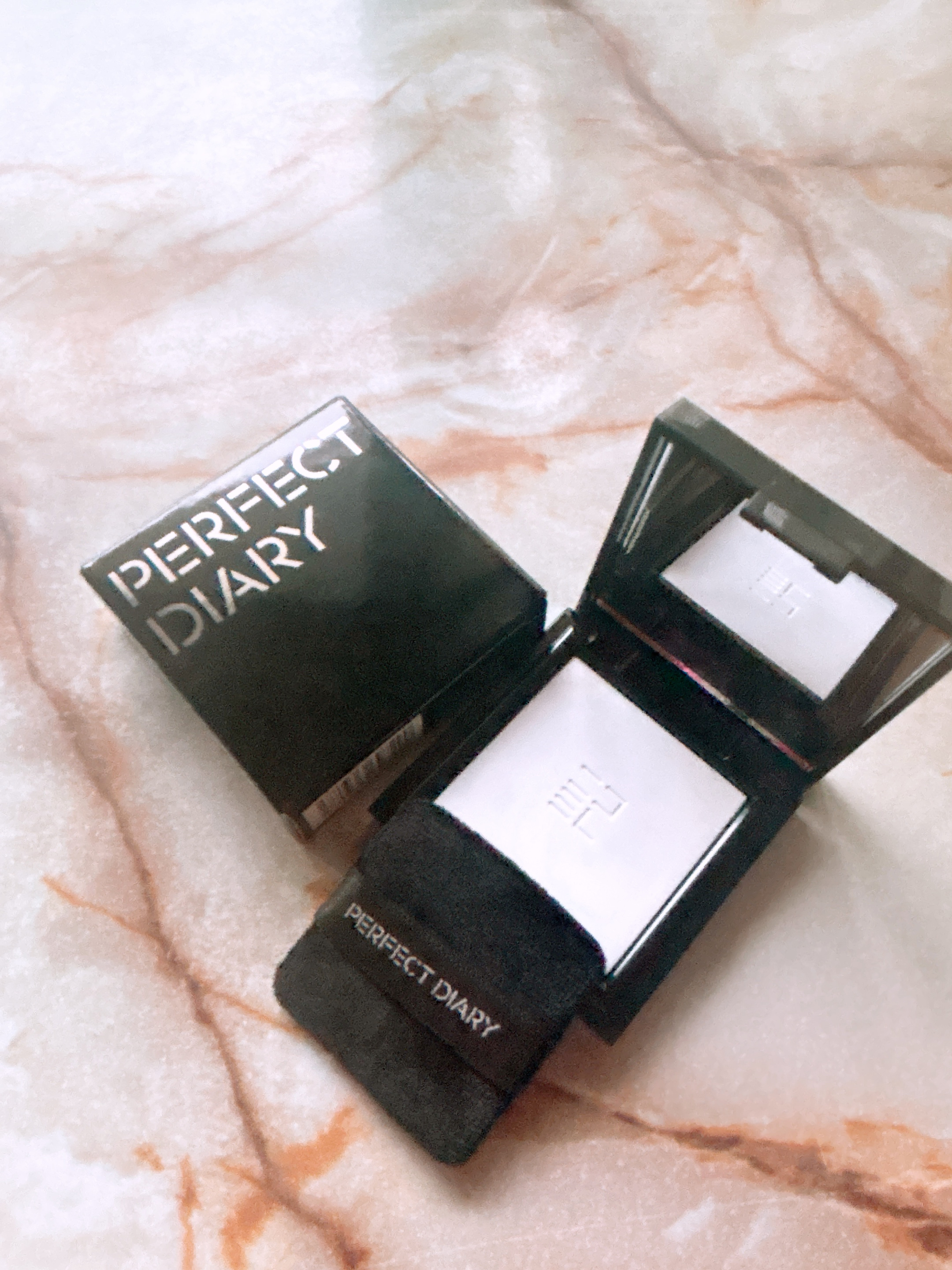 トランスルーシェント ブルーリング セッティング パウダー/PERFECT DIARY/プレストパウダーを使ったクチコミ（2枚目）