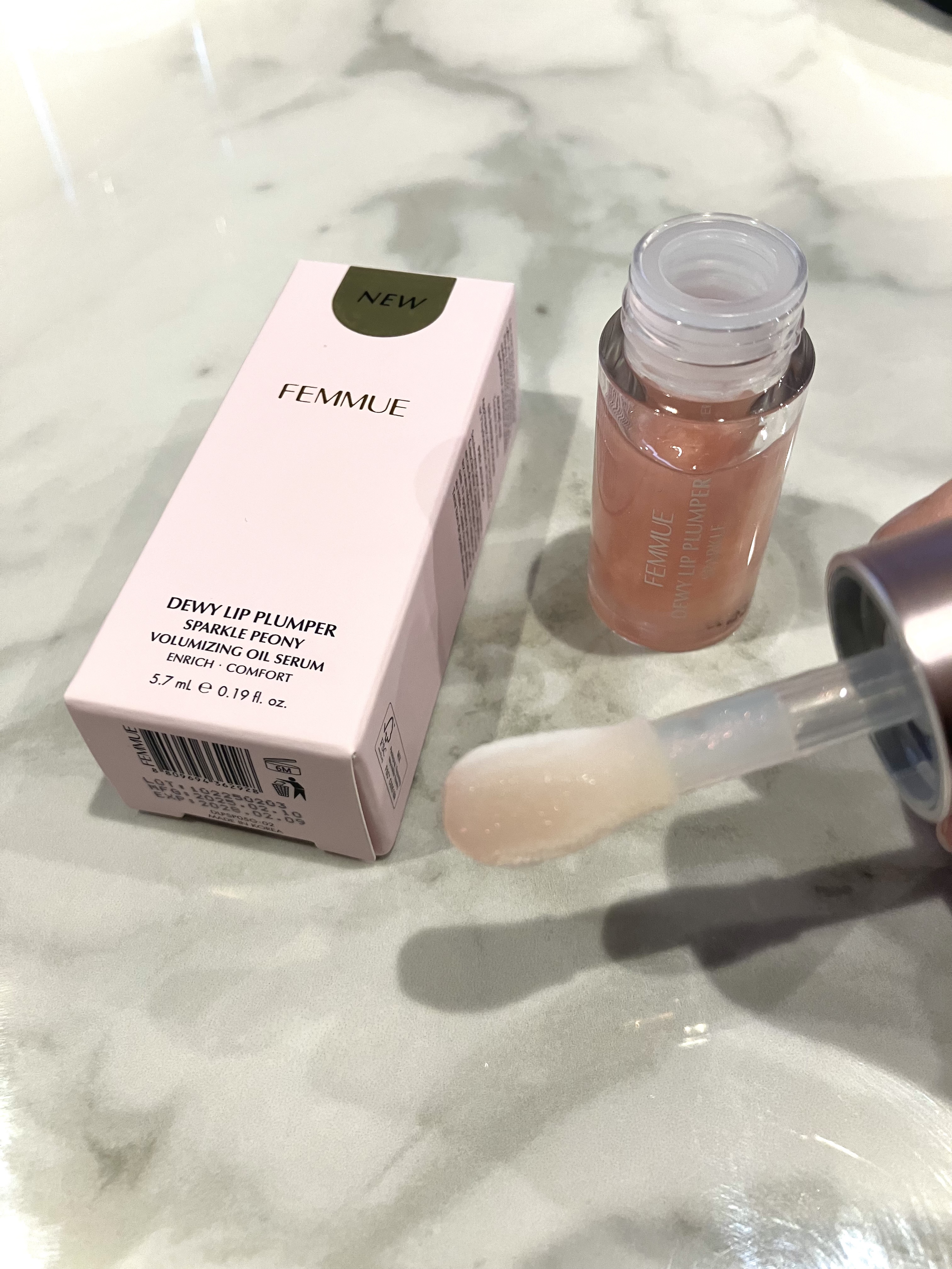 デューイー リッププランパー スパークル ピオニー/FEMMUE/リッププランパーを使ったクチコミ（2枚目）