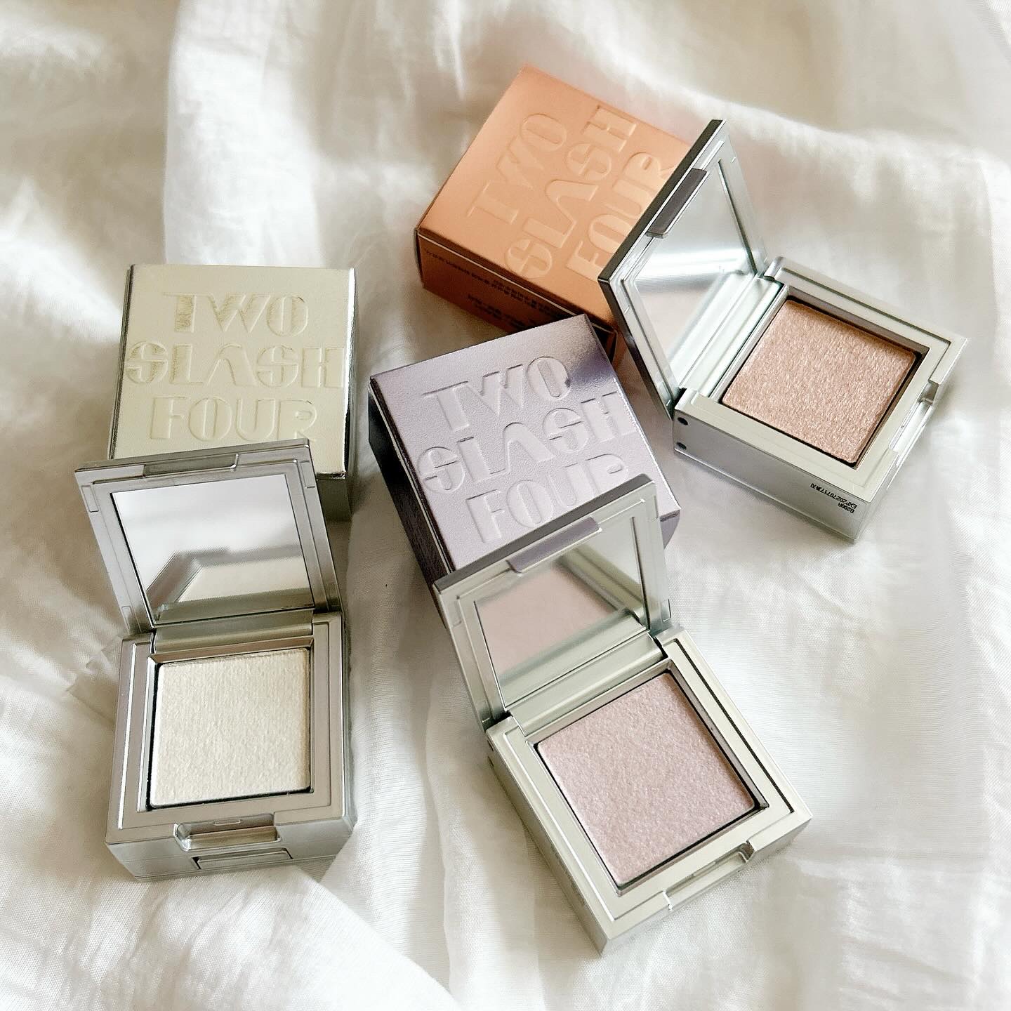 ストロビングフェイスキューブ/TWO SLASH FOUR/ハイライトを使ったクチコミ（1枚目）