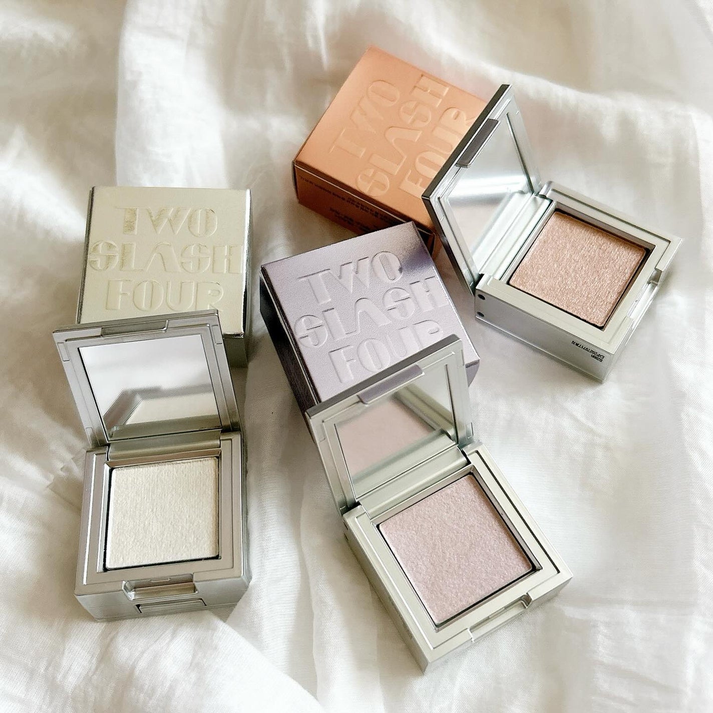 ストロビングフェイスキューブ/TWO SLASH FOUR/ハイライトを使ったクチコミ(1枚目)