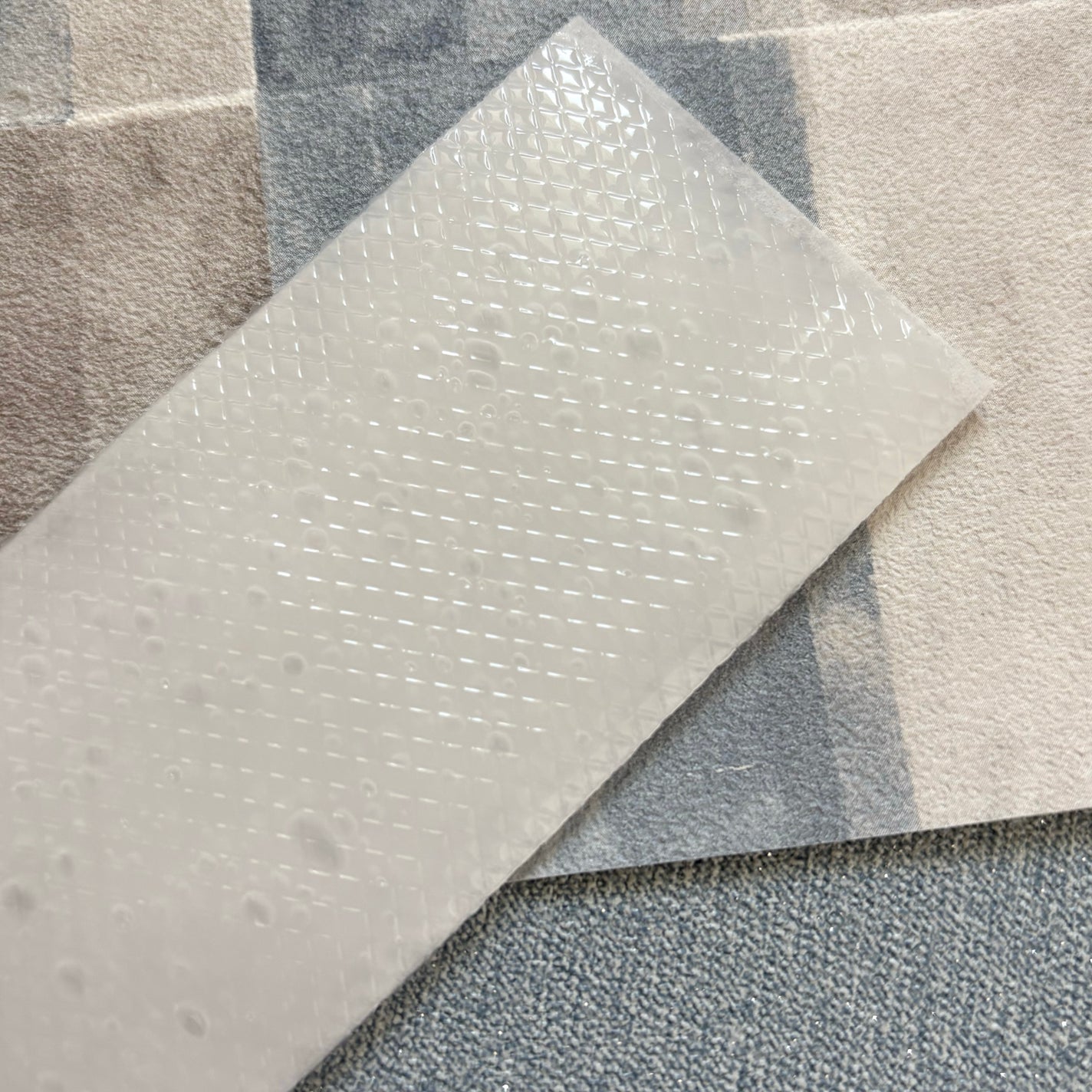 貼る炭酸ジェルパック HEAD&NECK/めぐりズム/ネック・デコルテケアを使ったクチコミ(3枚目)