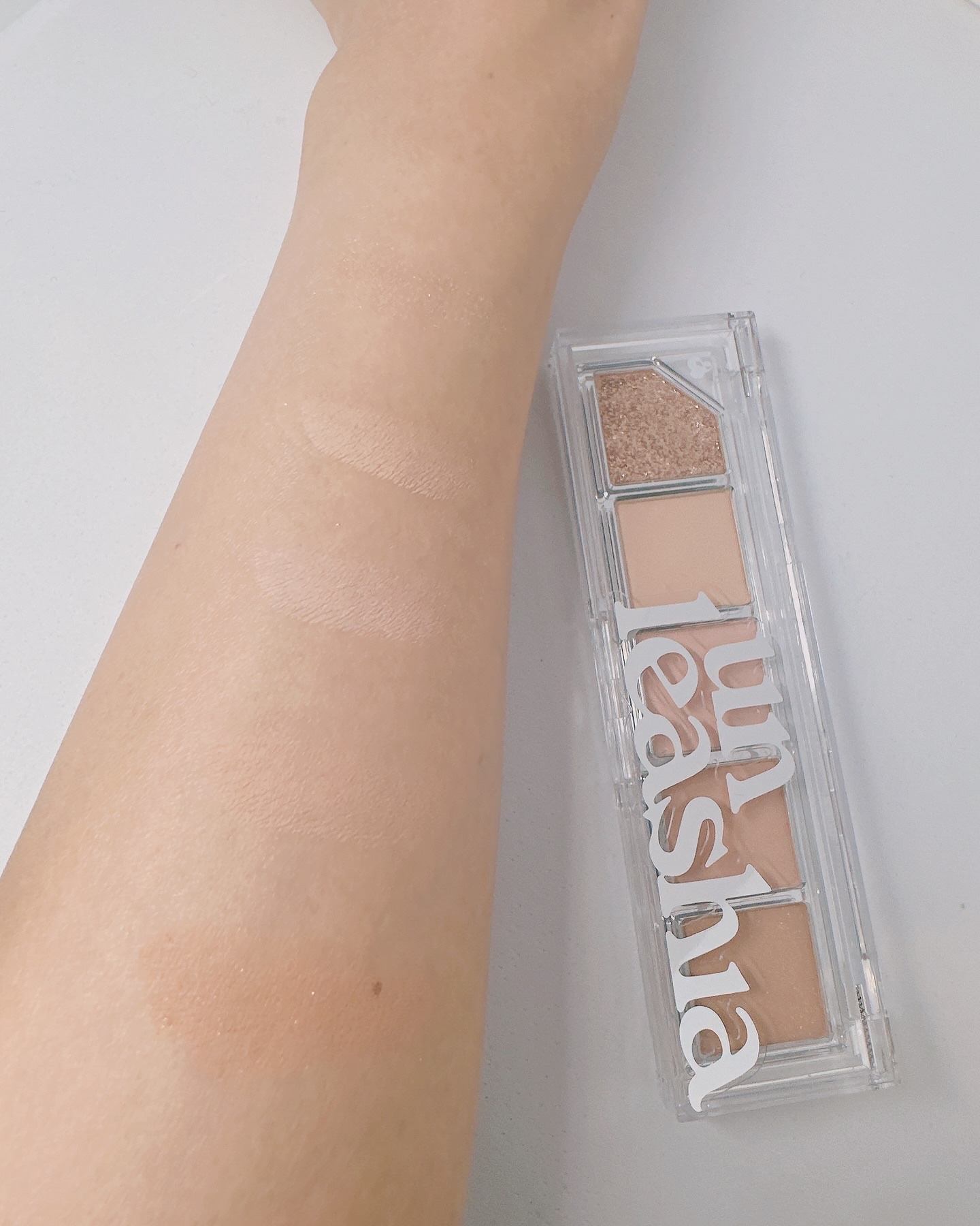 ムードシャワーアイパレット No.1 バニラシャワー/unleashia/アイシャドウパレットを使ったクチコミ（2枚目）