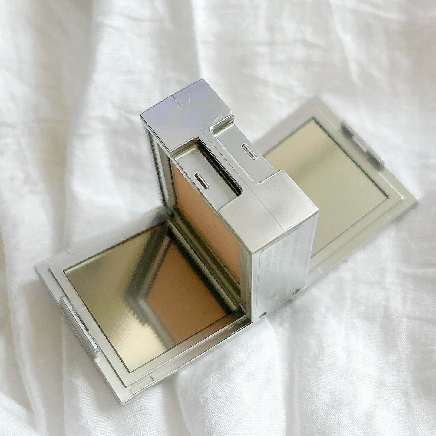 ストロビングフェイスキューブ/TWO SLASH FOUR/ハイライトを使ったクチコミ（3枚目）