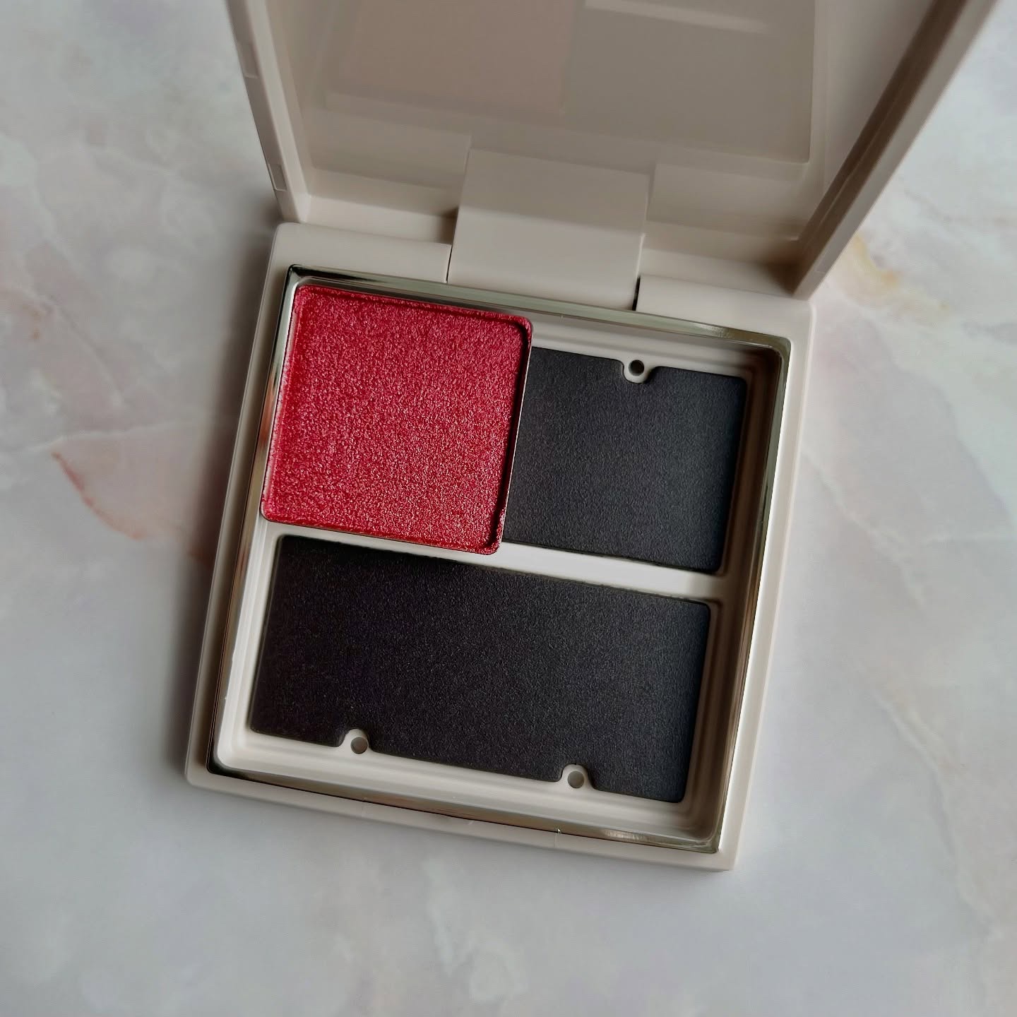 インフィニット シングル アイズ/RMK/単色アイシャドウを使ったクチコミ（3枚目）