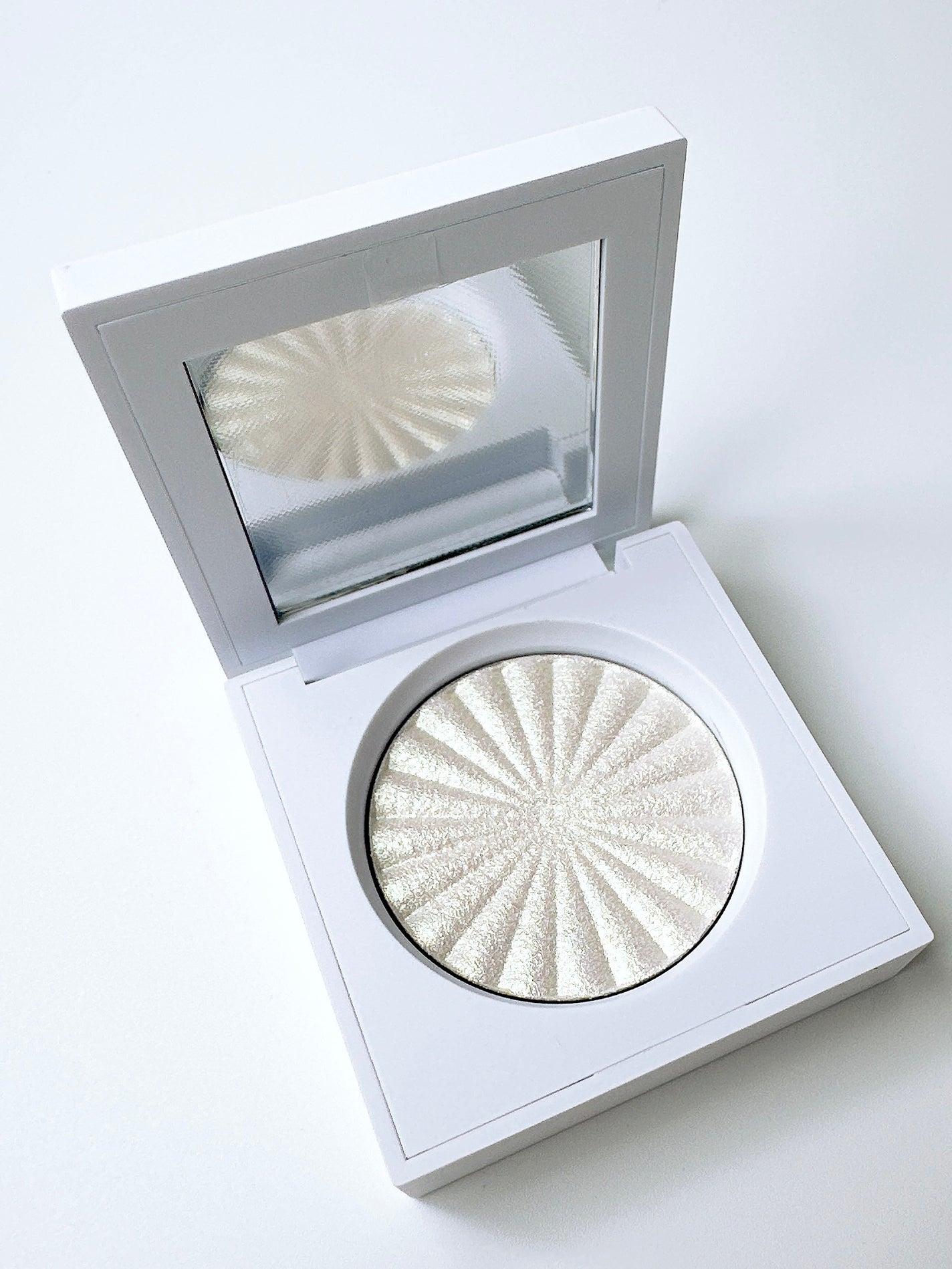 OFRA mini Highlighter/Ofra Cosmetics/パウダーハイライトを使ったクチコミ(2枚目)