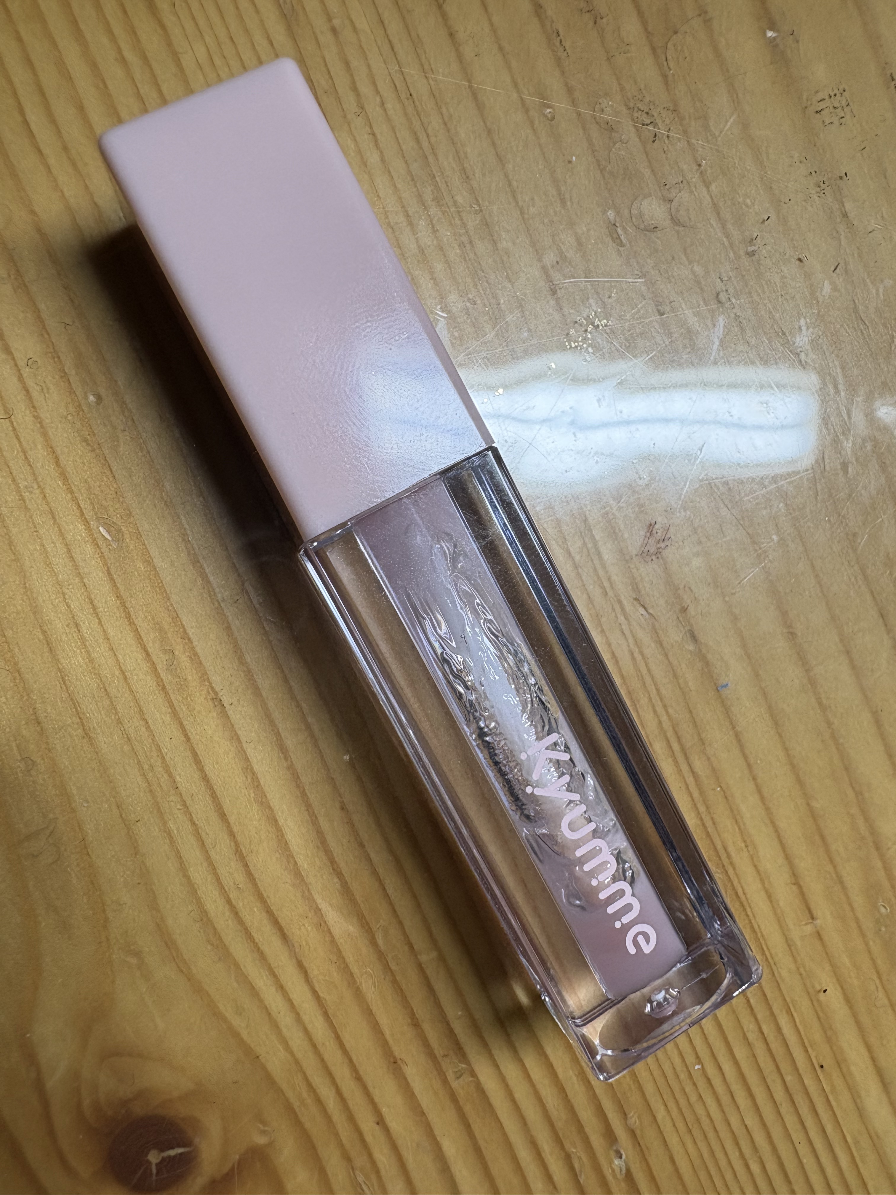 DAISO！リッププランパー💄✨
使い切り投稿！
塗るだけで唇がぷっくり💞
プランパー苦手な人にも使いやすい優しめプランパー！
ぜひ使ってみてね！
#DAISO #リップ 