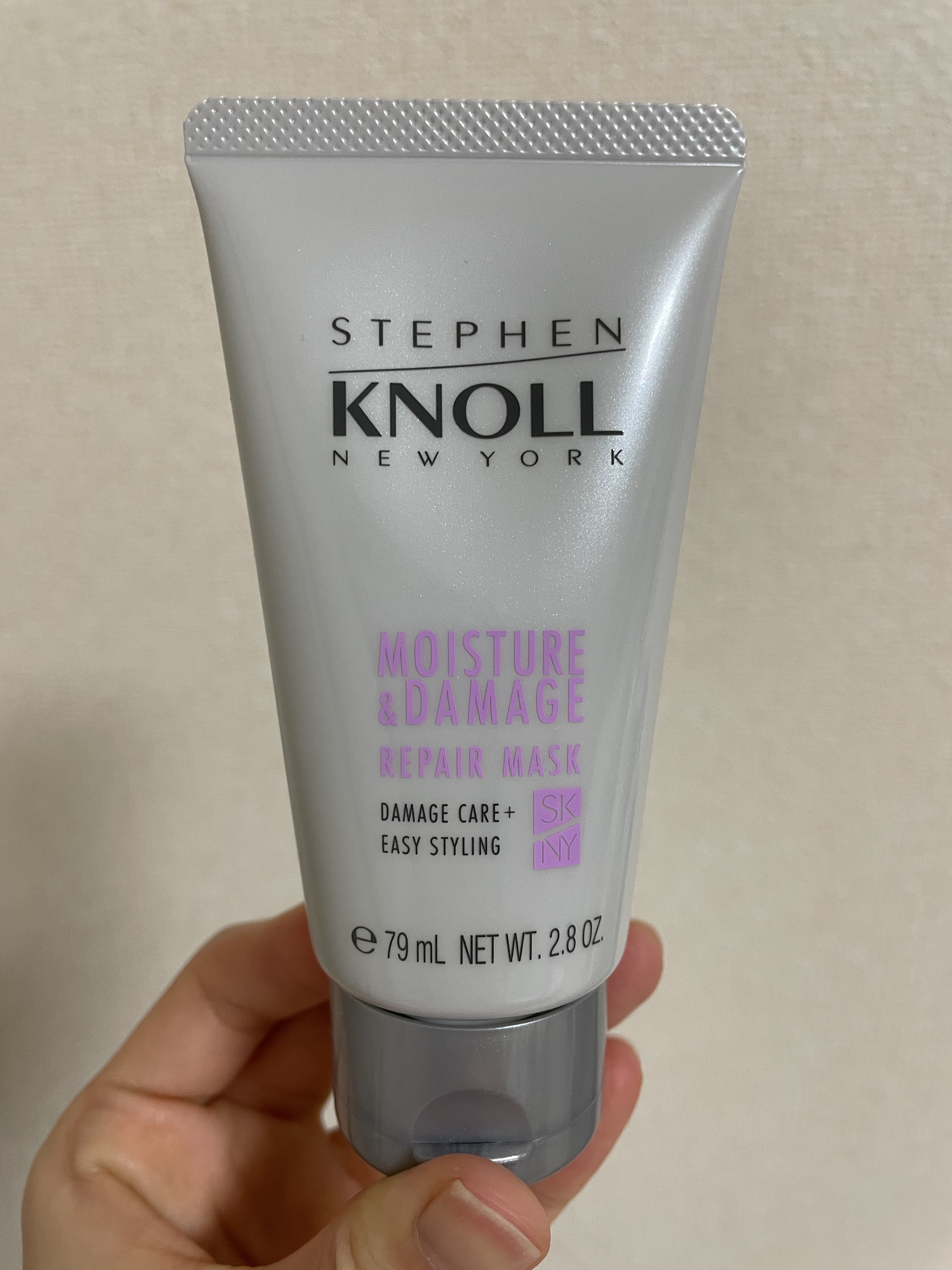 【モイスチュア リペアマスク】
カラーやパーマ、日々受ける熱ダメージなどを髪内部から補修し、やわらかく指どおりのよいしなやかな髪が持続するヘアマスクです🤍

週に1〜2日、コンディショナーの代わりに使うスペシャルケアアイテムで、シャンプー