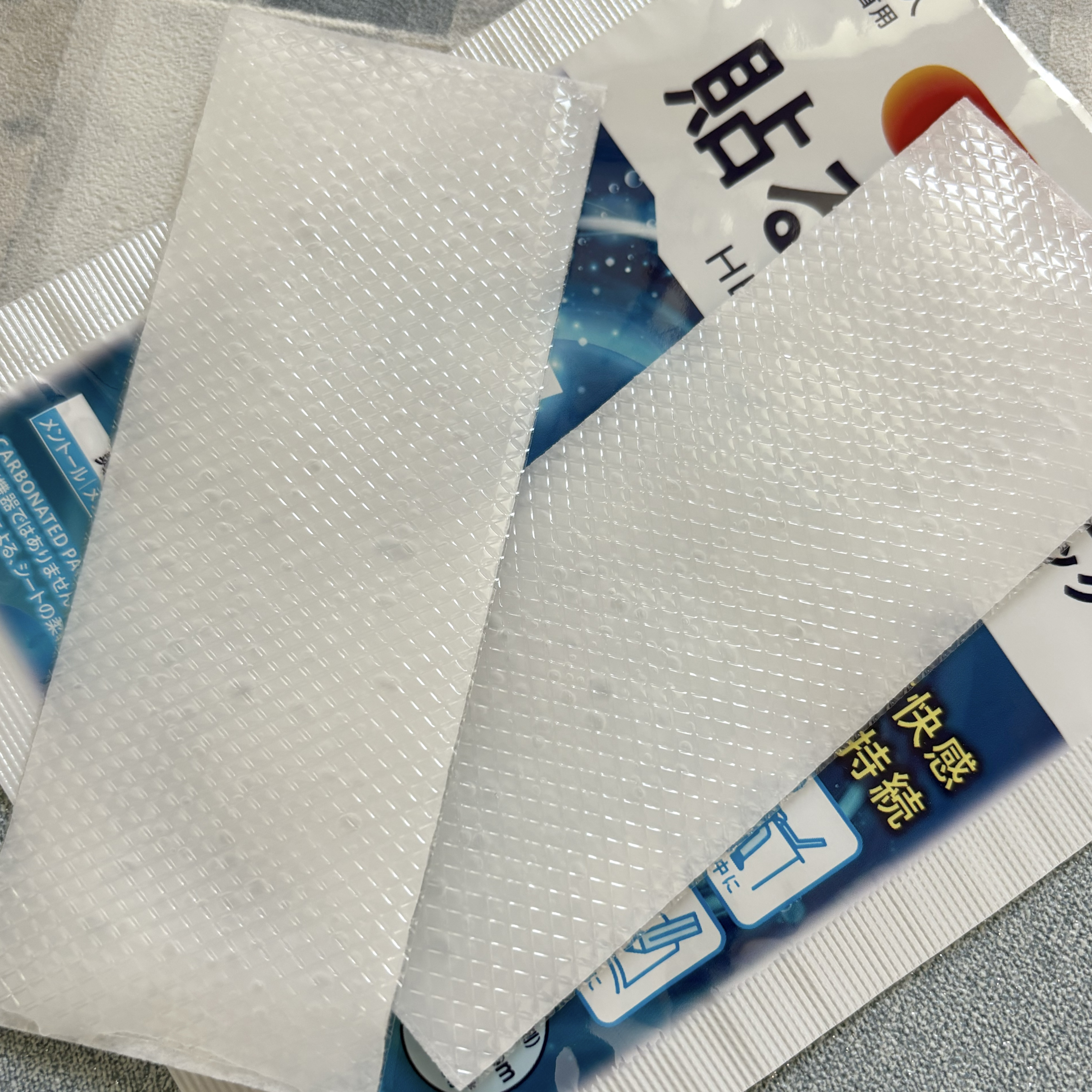 貼る炭酸ジェルパック　HEAD＆NECK/めぐりズム/ネック・デコルテケアを使ったクチコミ（2枚目）