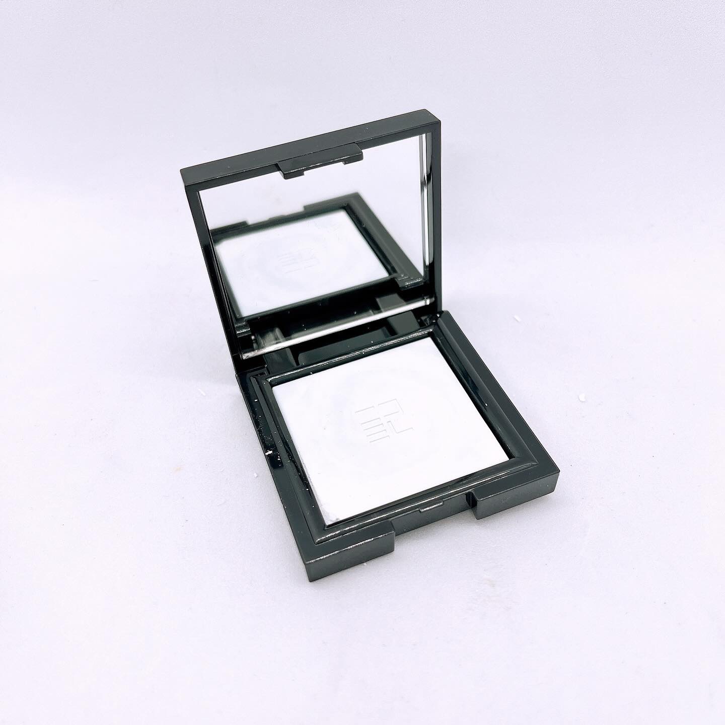 トランスルーシェント ブルーリング セッティング パウダー/PERFECT DIARY/プレストパウダーを使ったクチコミ（3枚目）