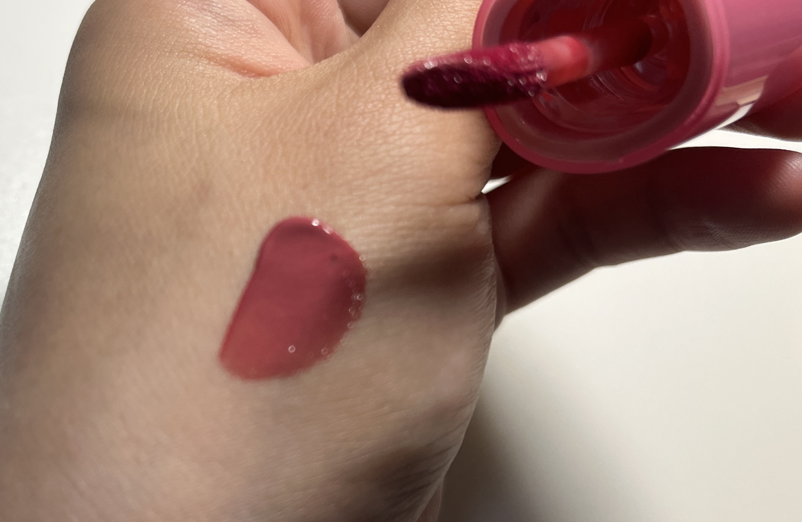 ウォータフルグロウティント/wakemake/リップティントを使ったクチコミ（3枚目）