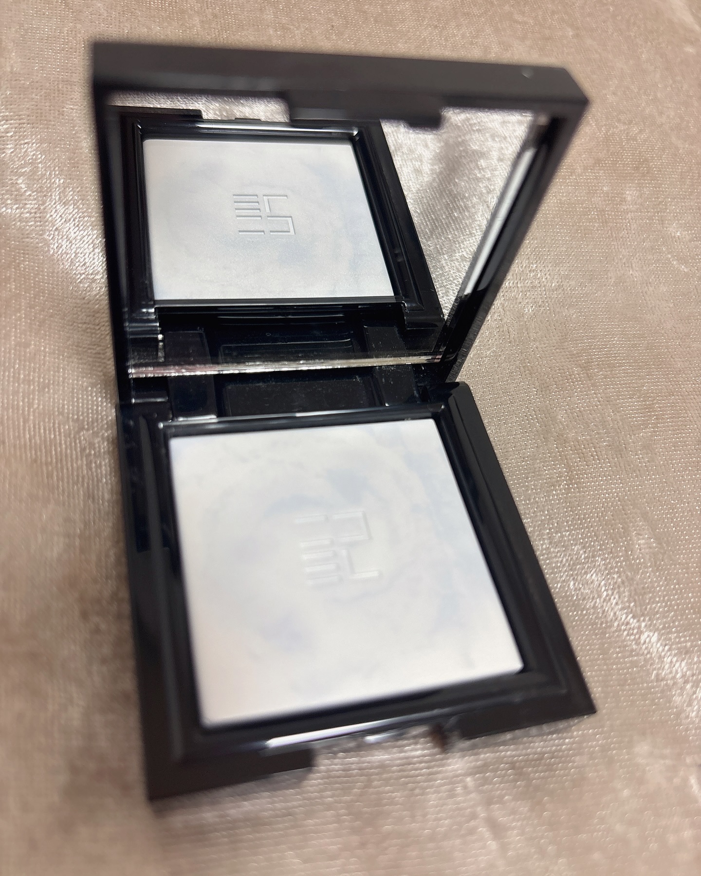 トランスルーシェント ブルーリング セッティング パウダー/PERFECT DIARY/プレストパウダーを使ったクチコミ（2枚目）