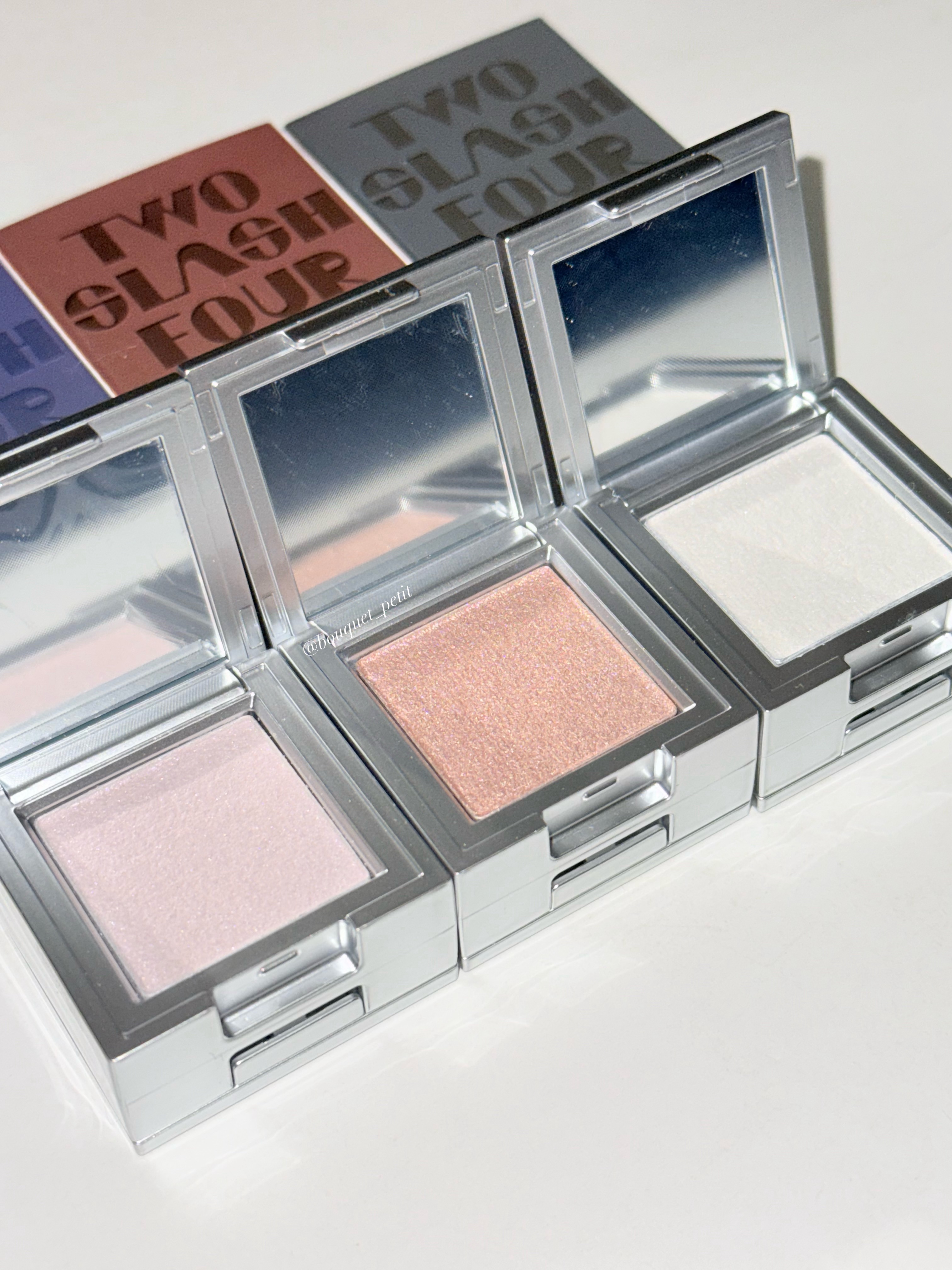 ストロビングフェイスキューブ/TWO SLASH FOUR/ハイライトを使ったクチコミ（3枚目）