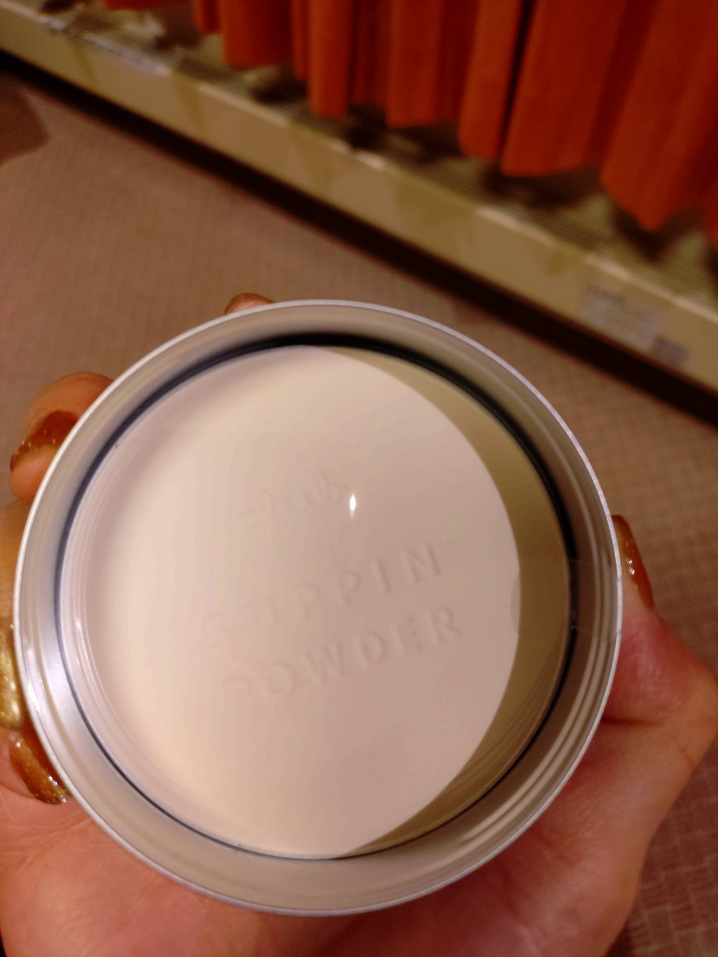 クラブ すっぴんパウダーCクラシックラベンダーの香り/クラブ/プレストパウダーを使ったクチコミ(3枚目)