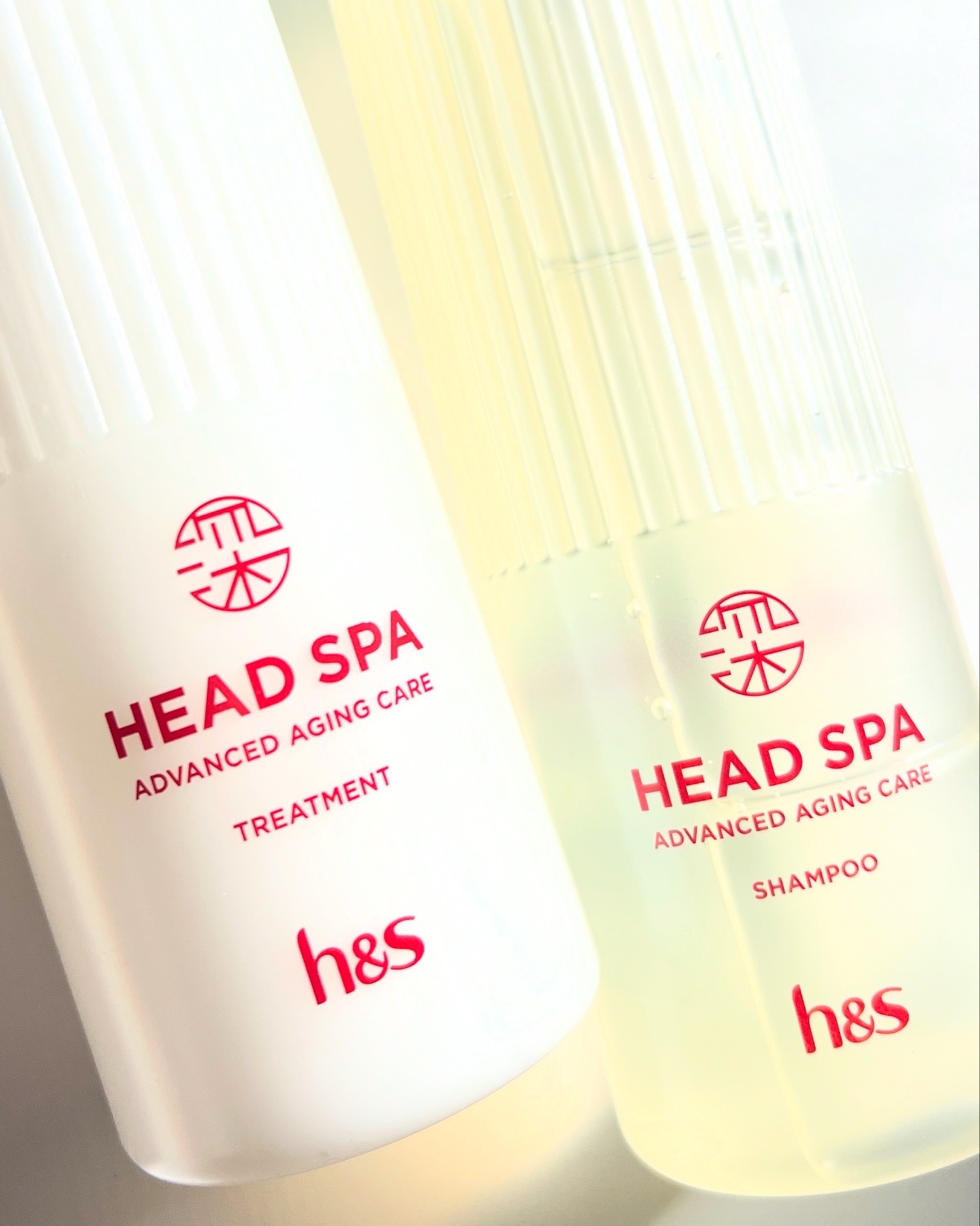 □薬用スカルプエッセンス配合
　汚れが落ちにくいミクロな毛穴や
　髪の汚れをしっかりディープクレンズ
□においなどの頭皮トラブルを予防
□ナイアシンアミドとビオチン配合
　既に酸化ダメージを受けてパサつく髪をしっかり保湿
□ホワイトティー&