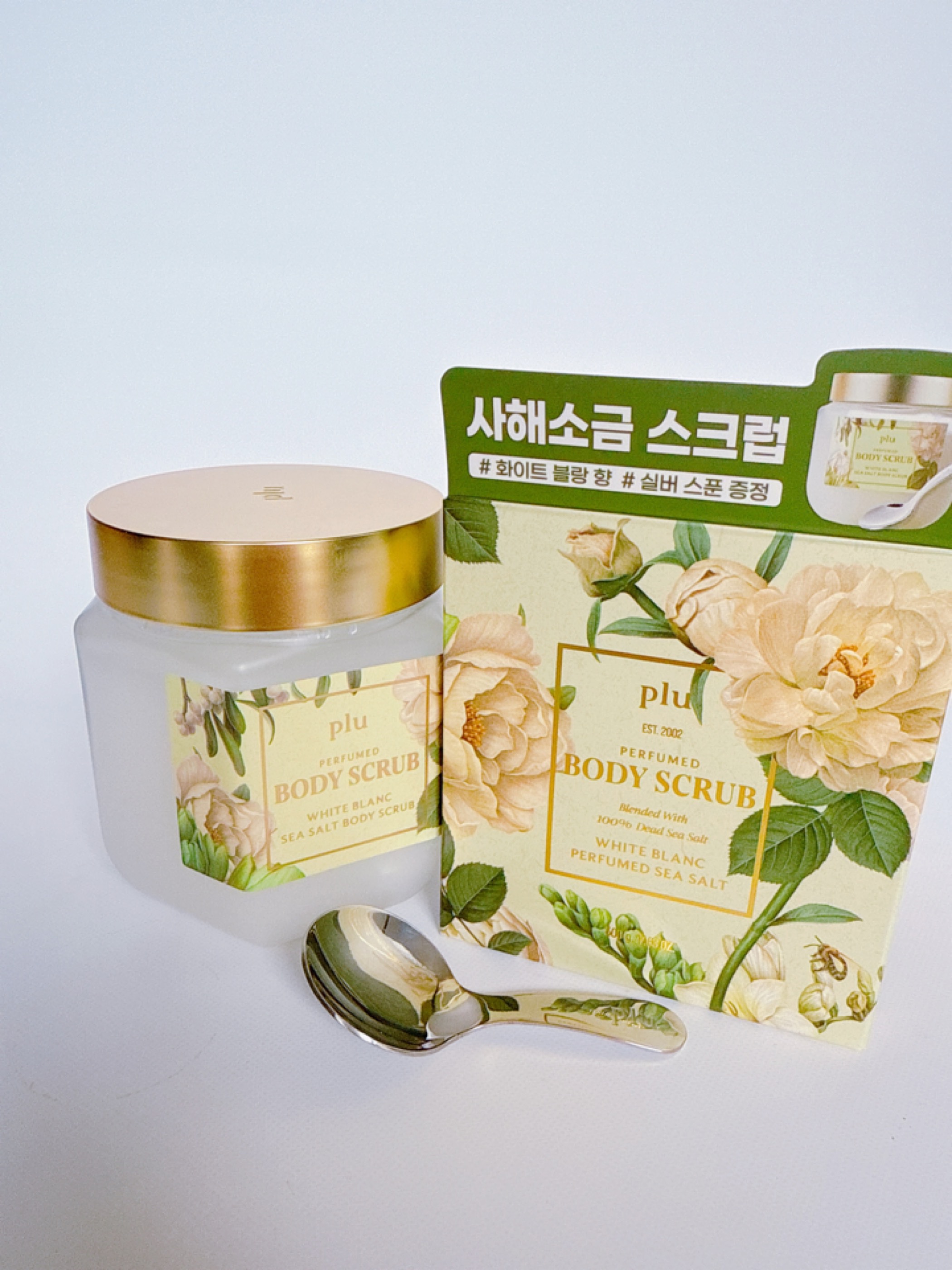 パヒュームドボディスクラブ ホワイトブラン/plu/ボディスクラブを使ったクチコミ（1枚目）