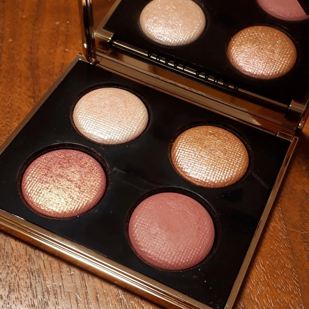 リュクス アイシャドウ クォード グロウ ウィズ ラブ コレクション/BOBBI BROWN/アイシャドウパレットを使ったクチコミ(1枚目)