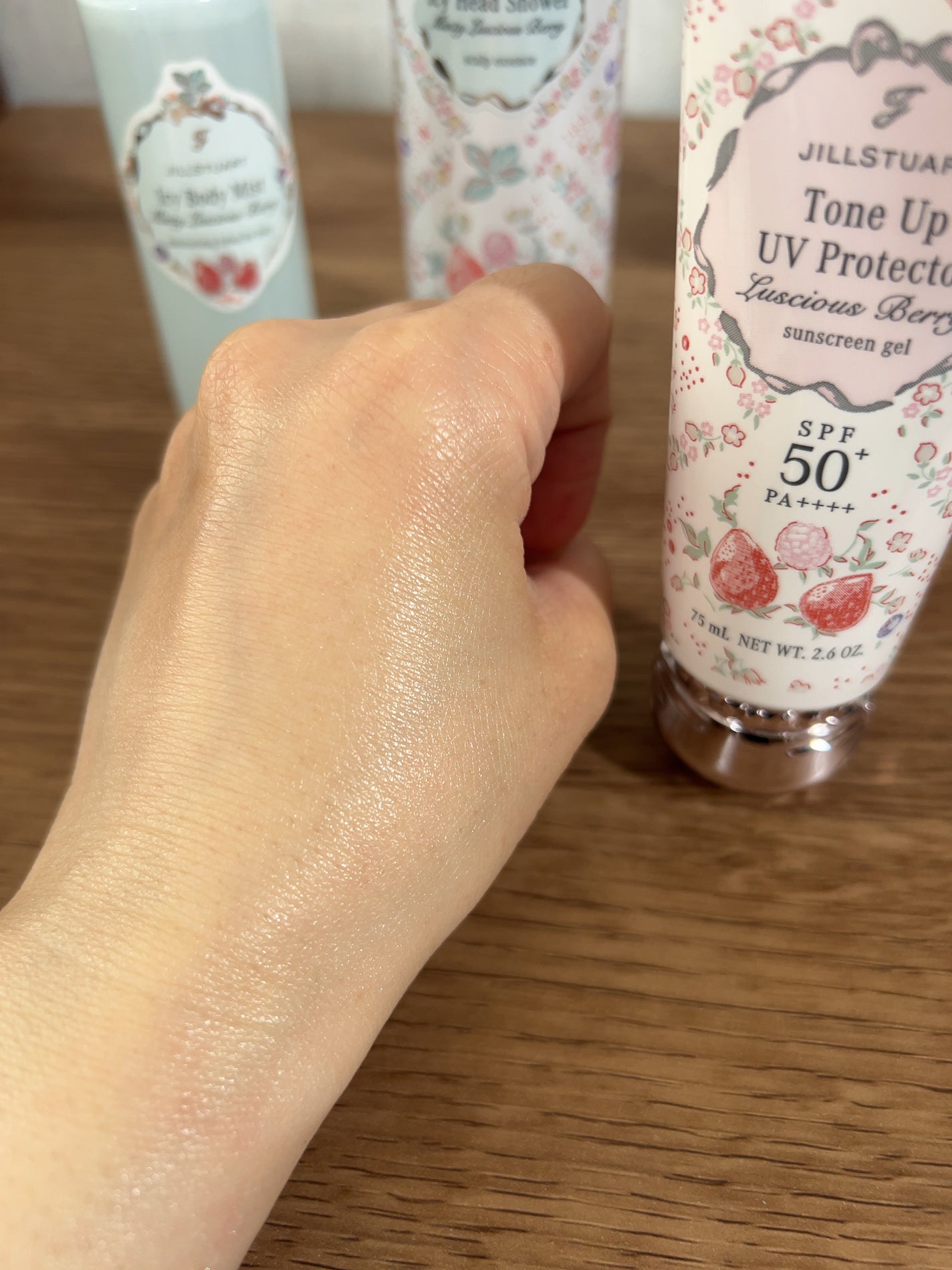 ジルスチュアート ラシャスベリー トーンアップ UVプロテクター/JILL STUART/日焼け止めジェルを使ったクチコミ(3枚目)