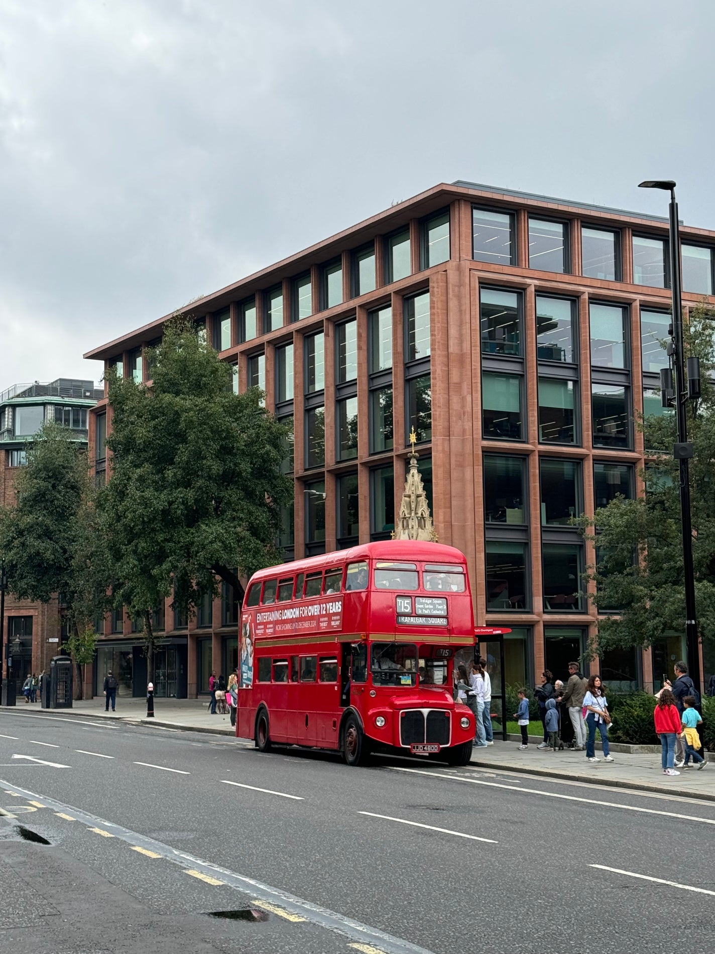 honoka on LIPS 「私は2024年の9月に新婚旅行でフランスとイギリスへ行きました..」(4枚目)