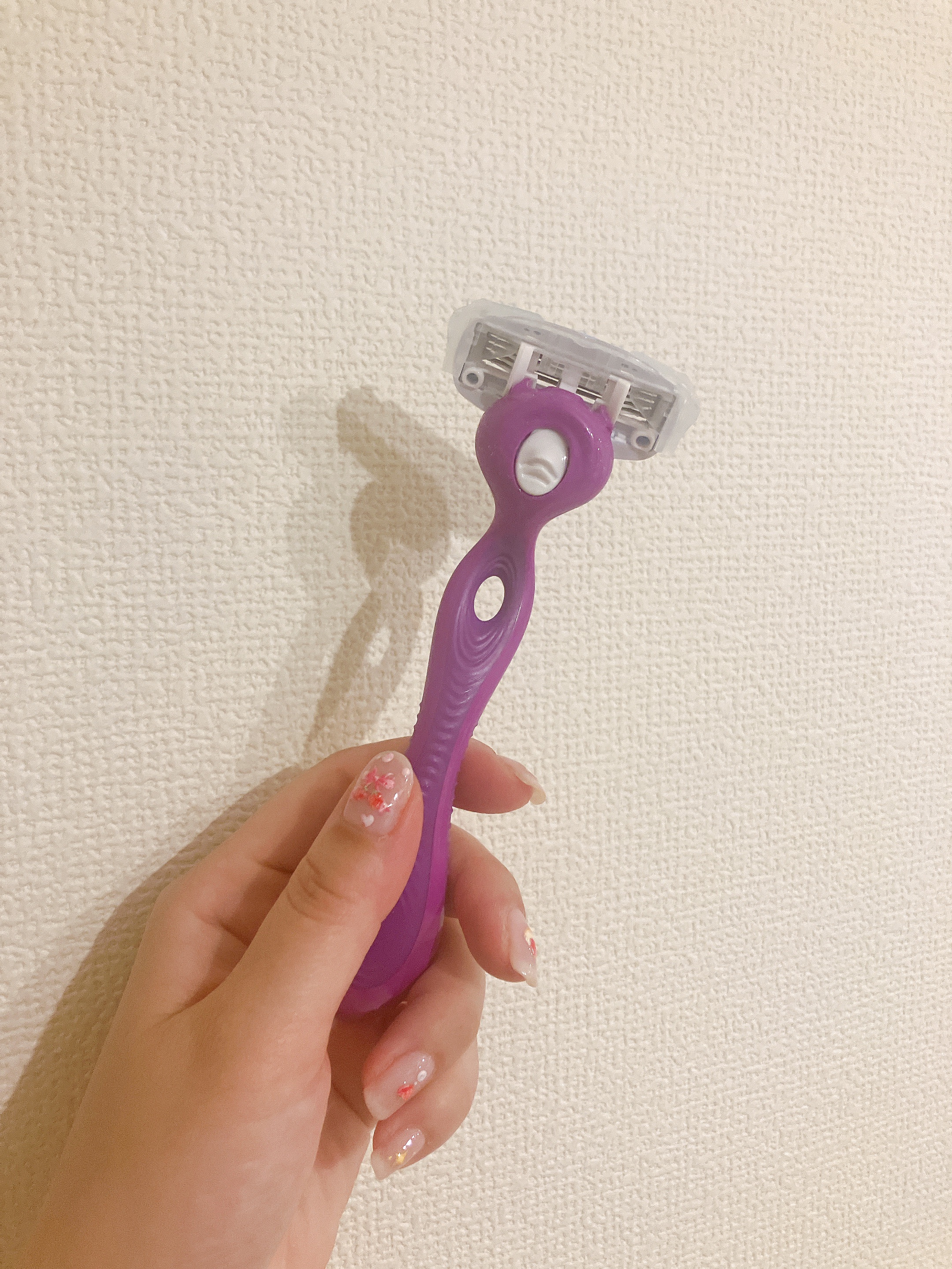 ハイドロシルク ハイドロシルク ホルダー （刃付き） お試し用のクチコミ「脱毛してないのでいつも自分で剃ってます。

最近こちらを使い始めましたが、剃ったあとの肌がツル.....」（2枚目）