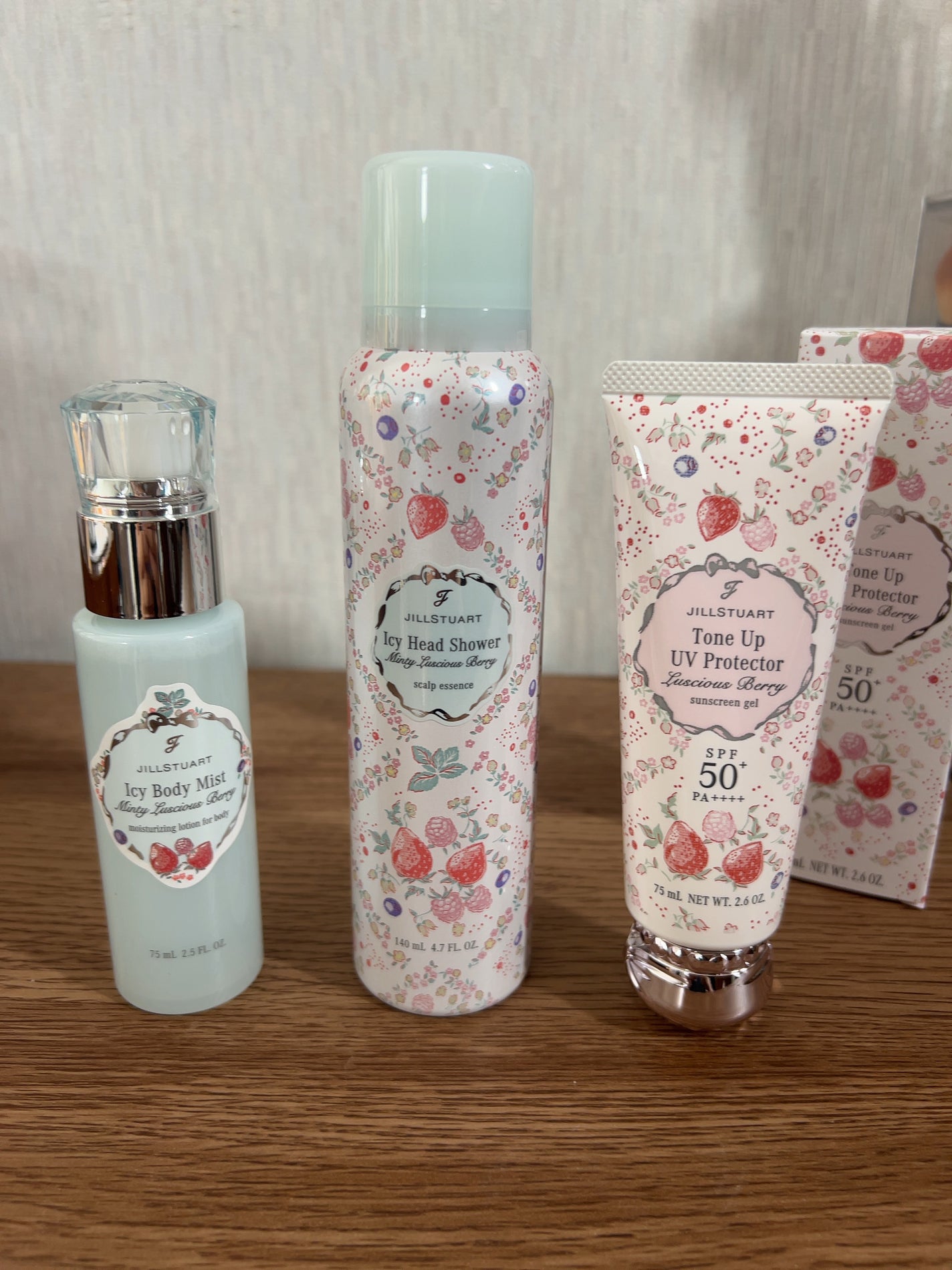 ジルスチュアート ラシャスベリー トーンアップ UVプロテクター/JILL STUART/日焼け止めジェルを使ったクチコミ(1枚目)