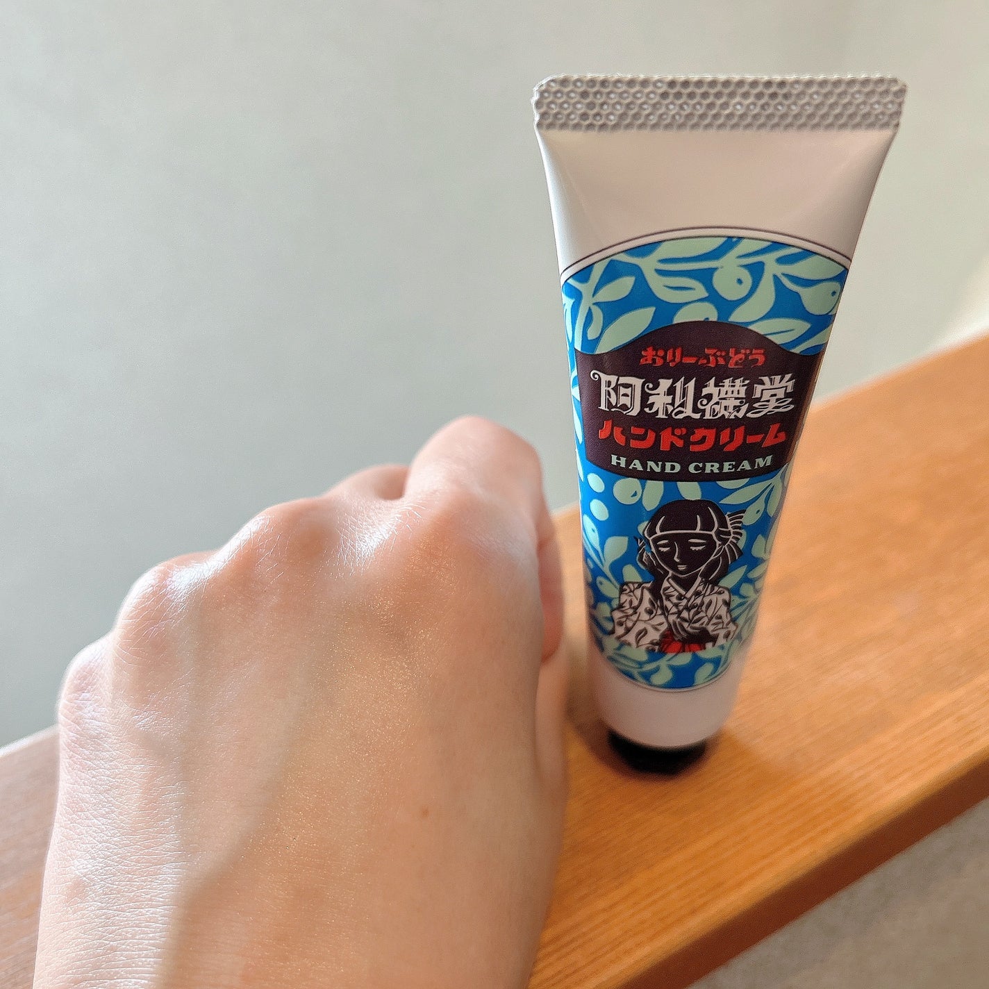 もふるん on LIPS 「シロイロハンドクリーム小豆島で開発された化粧用のオリーブオイル..」(3枚目)