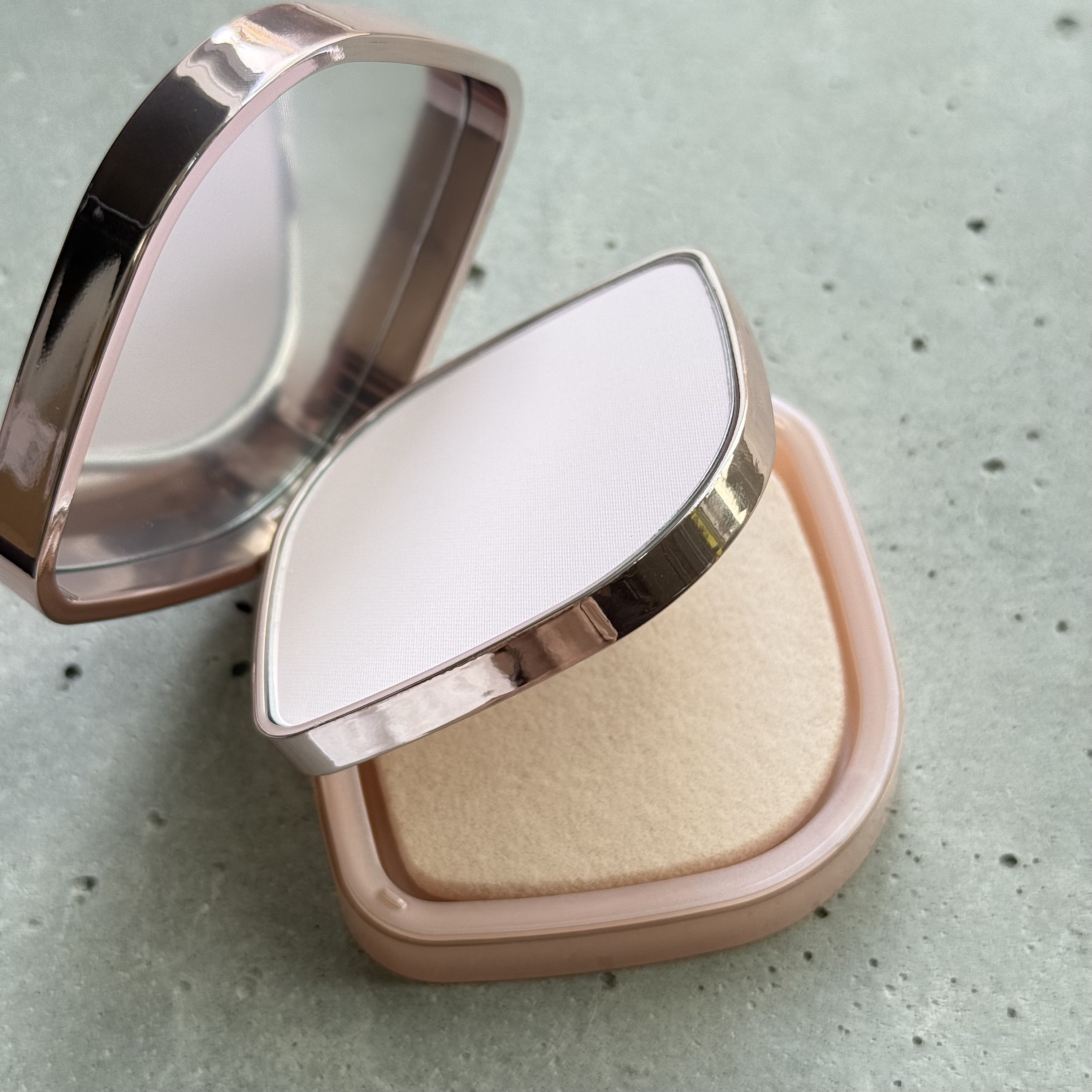 ミシャ グロウ UV トーンアップ パウダー パクト/MISSHA/プレストパウダーを使ったクチコミ（2枚目）