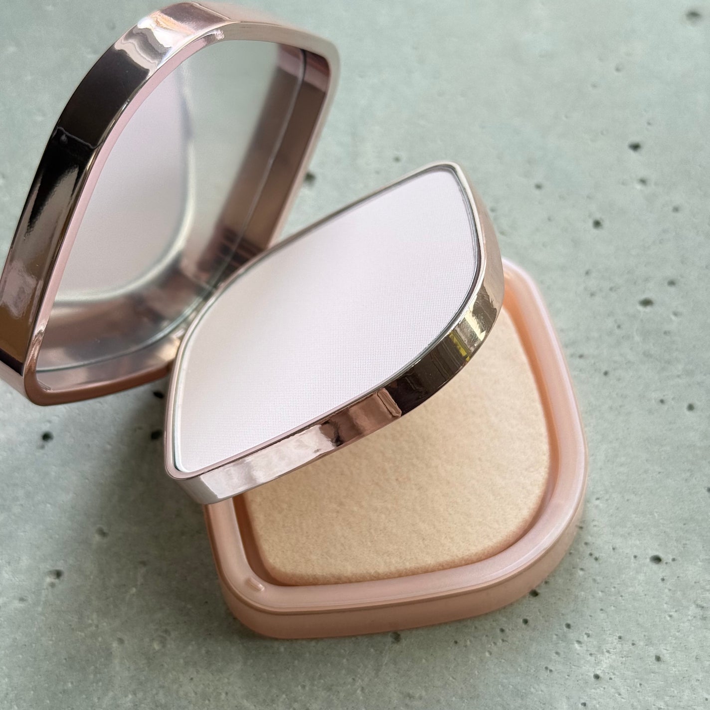 ミシャ グロウ UV トーンアップ パウダー パクト/MISSHA/プレストパウダーを使ったクチコミ(2枚目)