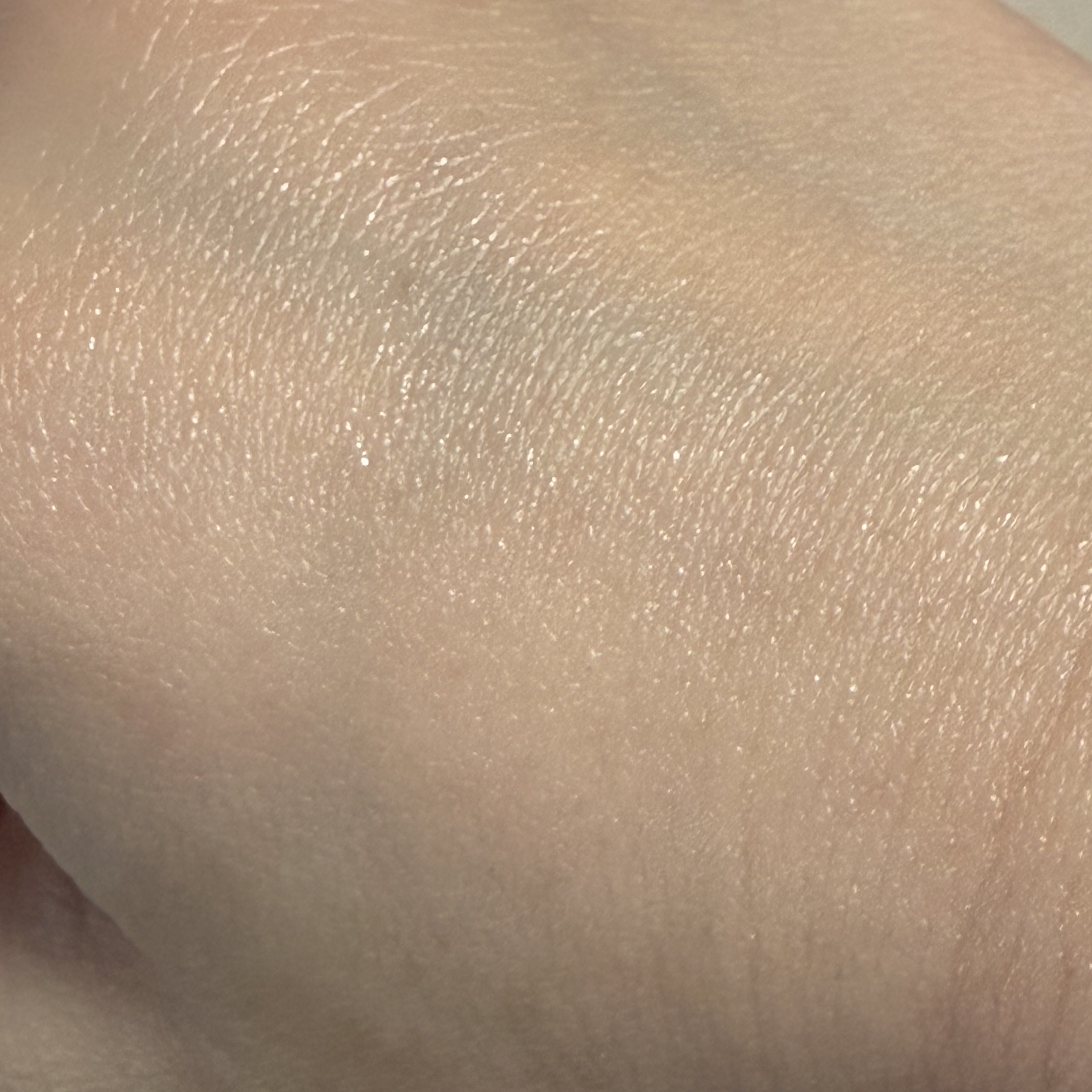 ニベア ニベアUV 薬用エッセンスのクチコミ「ニベアUV 薬用エッセンス　SPF35 PA+++

おそらく去年買っていて、今年引っ張り出し.....」（3枚目）