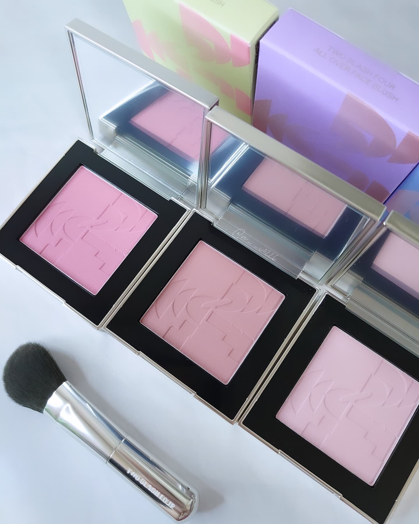 オールオーバーフェイスブラッシュ/TWO SLASH FOUR/パウダーチークを使ったクチコミ（2枚目）