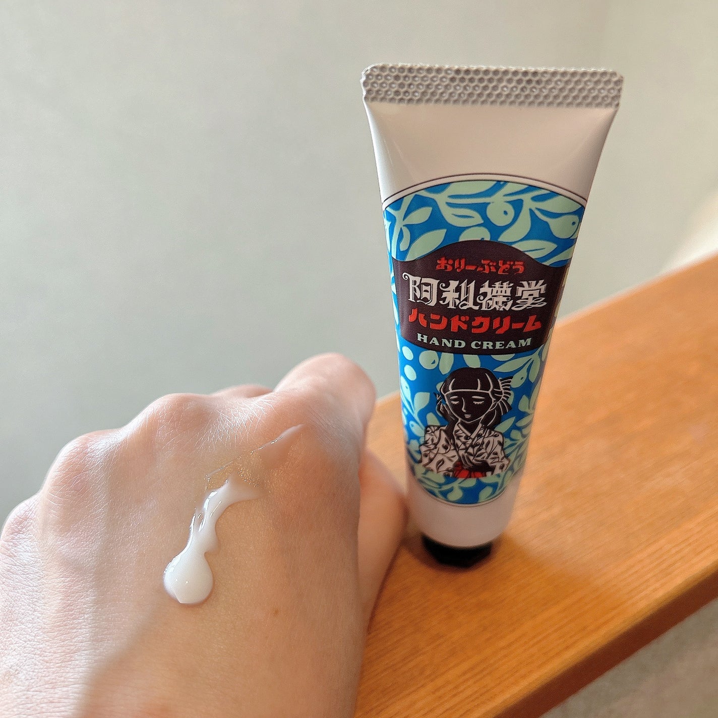 もふるん on LIPS 「シロイロハンドクリーム小豆島で開発された化粧用のオリーブオイル..」(2枚目)