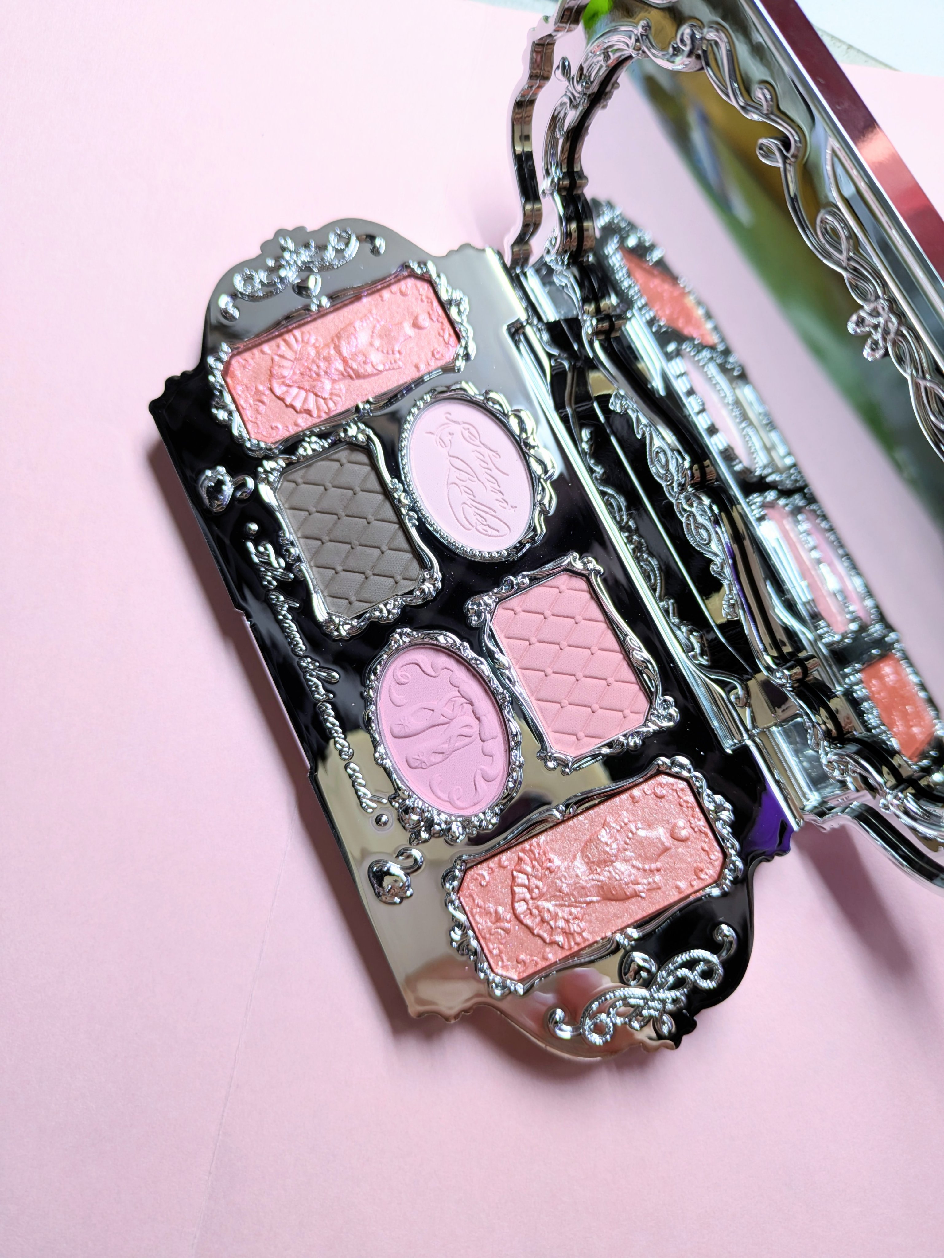 フラワーノーズスワンバレエシリーズ アイシャドウパレット/FlowerKnows/アイシャドウパレットを使ったクチコミ（2枚目）