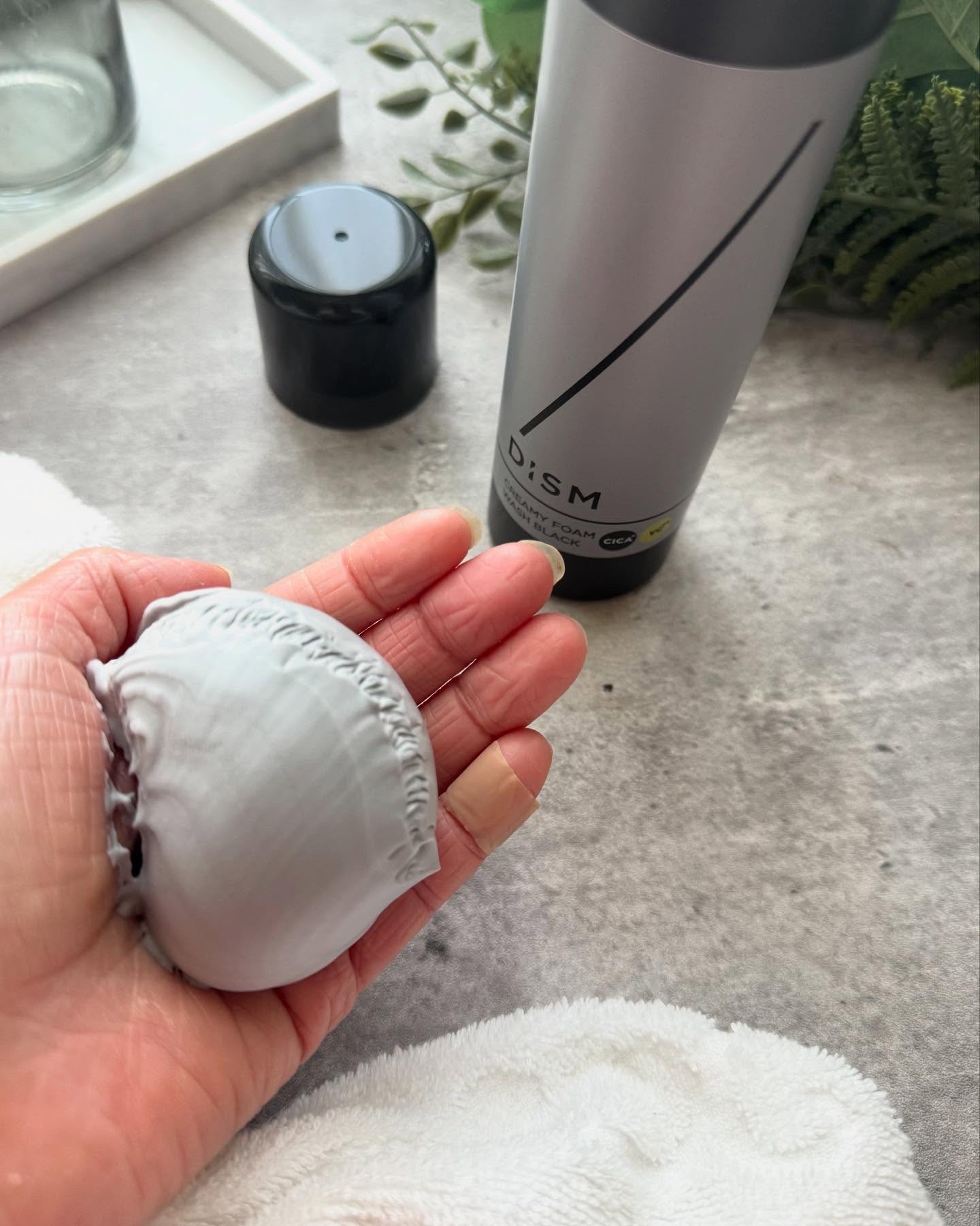 ディズム クリーミーフォームウォッシュ ブラック/DISM/泡洗顔を使ったクチコミ（3枚目）