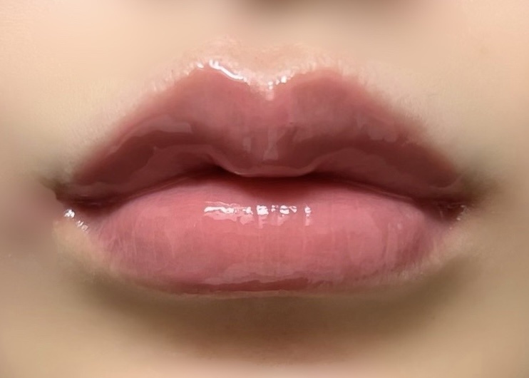 デューステインシアーリップグロス 03 ピオニーレイン/Milk Touch/リップグロスを使ったクチコミ（2枚目）