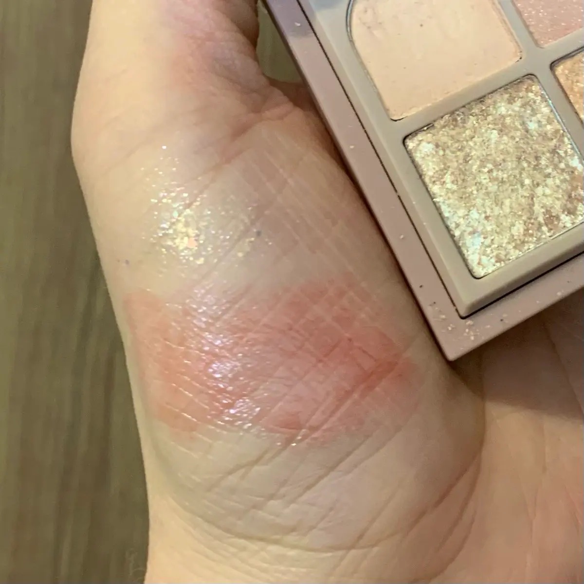 ソフトブラーリングアイパレット/wakemake/アイシャドウパレットを使ったクチコミ（2枚目）