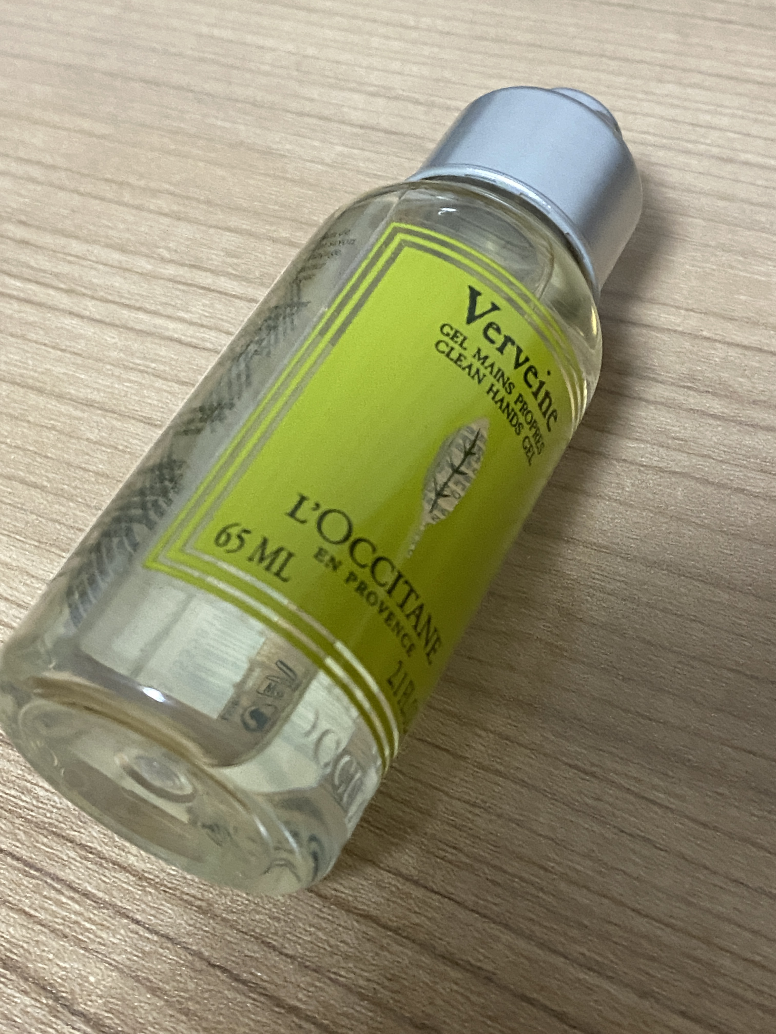 ハンドジェルの使用期限は3年くらいだそうで、、、
とっておきの？ロクシタンのハンドジェル使う前に期限切れそうと思い使い始めました
アドベントカレンダーにはいってたやつ


ロクシタン　ヴァーベナハンドジェル
🥰かおりがいい！
🥰適量でる