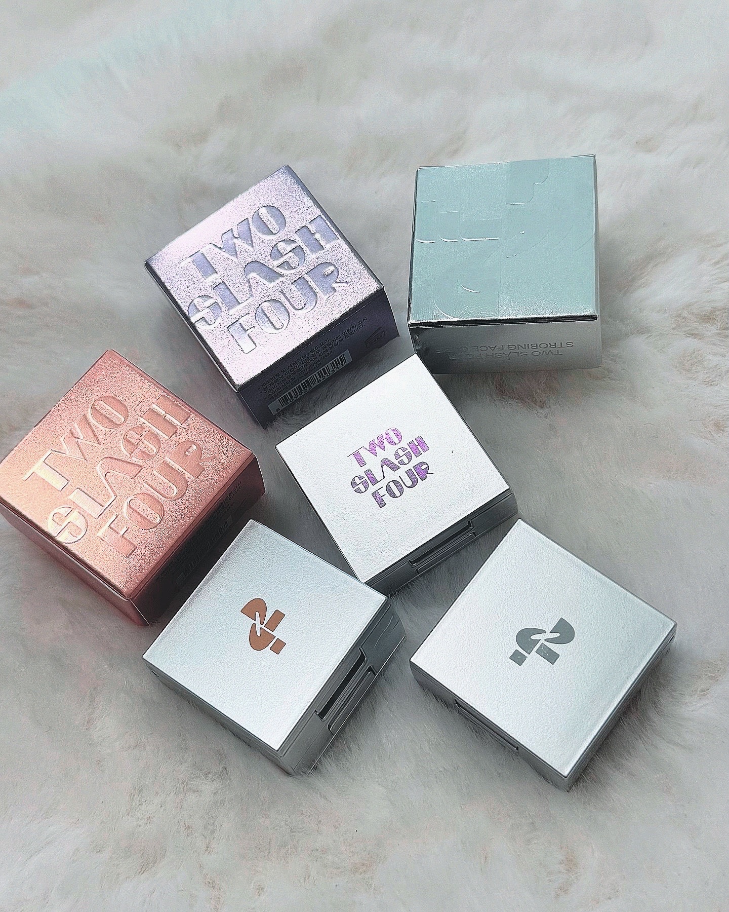 ストロビングフェイスキューブ/TWO SLASH FOUR/ハイライトを使ったクチコミ（1枚目）