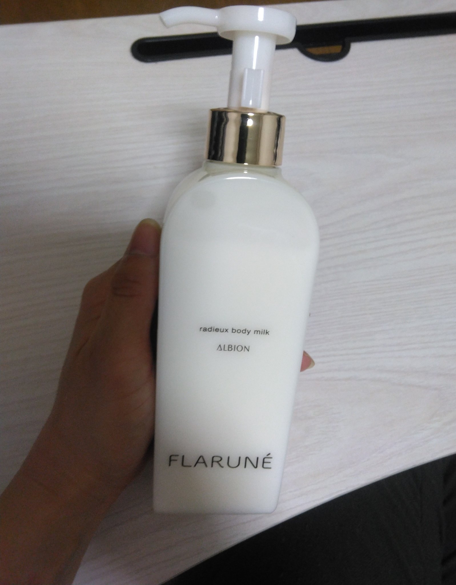 試してみた】IGNIS ホワイトグロウデイセラムの効果・肌質別の口コミ