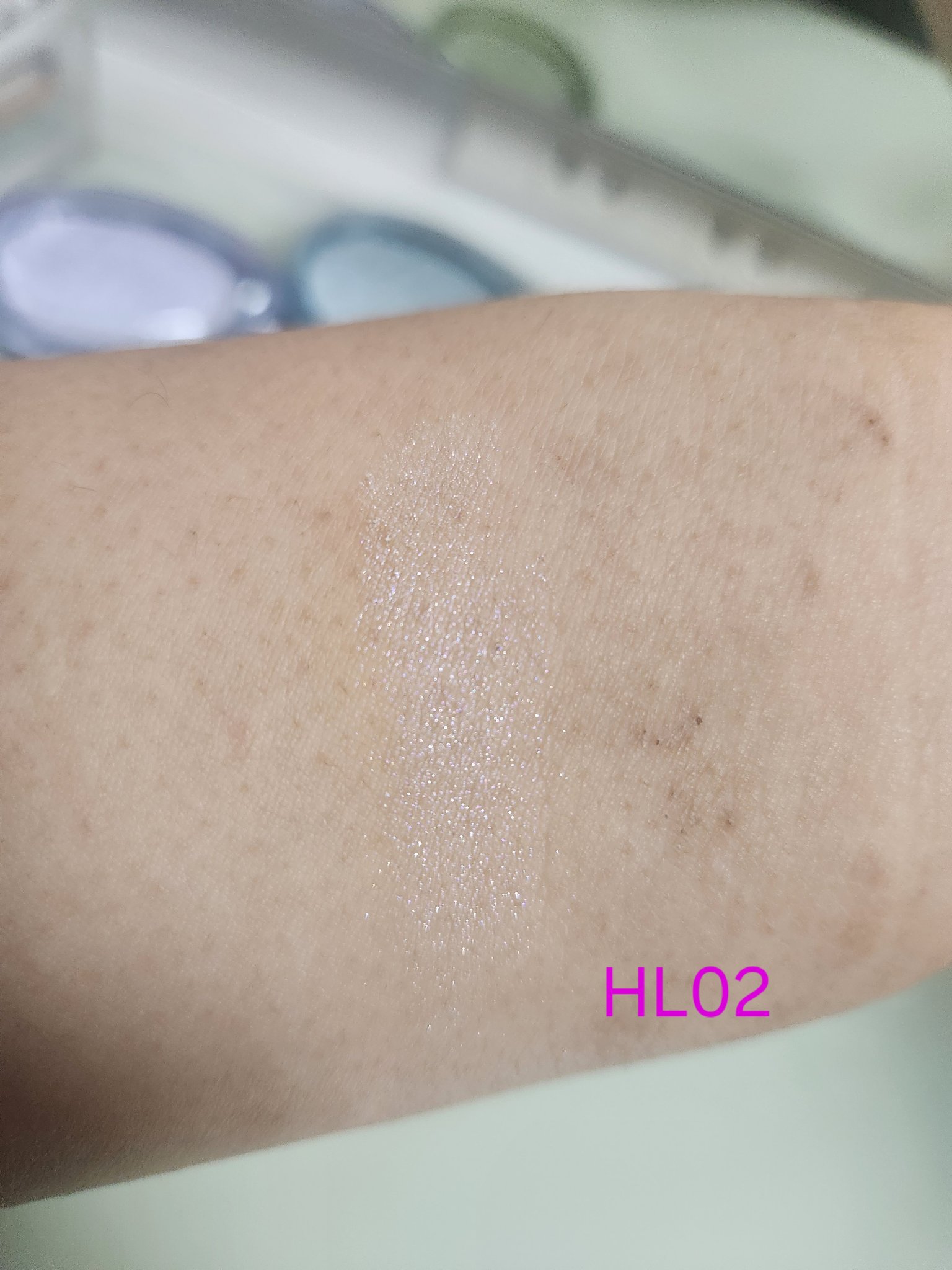 フィー グリッツストーンハイライター/fwee/パウダーハイライトを使ったクチコミ（3枚目）