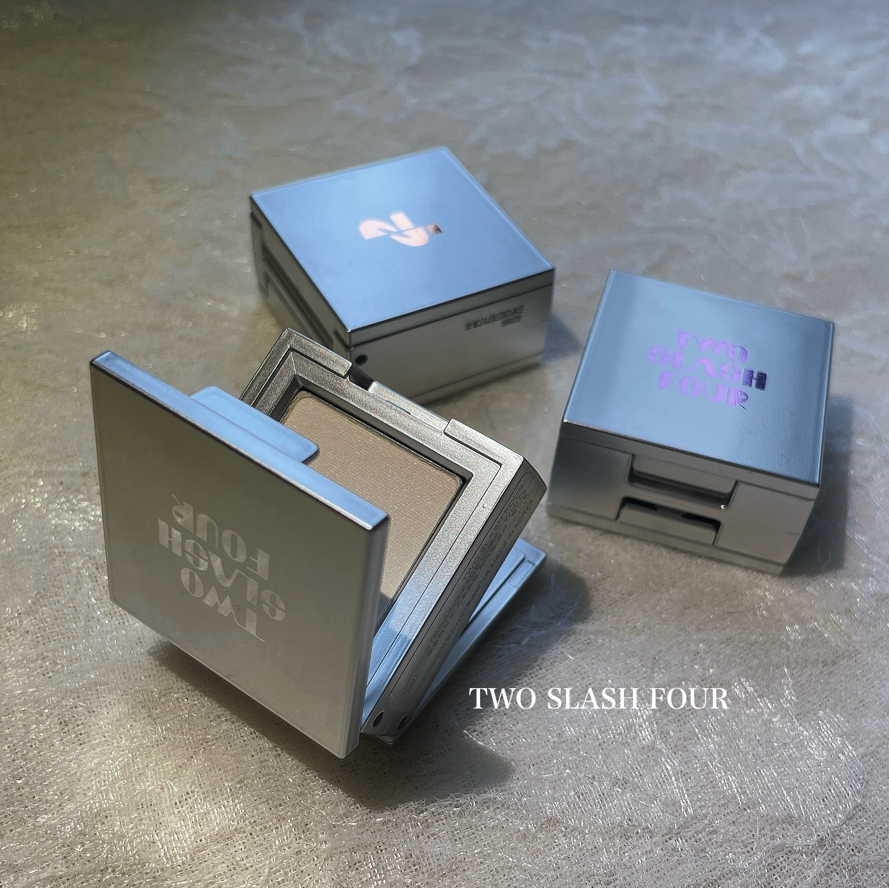 ストロビングフェイスキューブ/TWO SLASH FOUR/ハイライトを使ったクチコミ（1枚目）