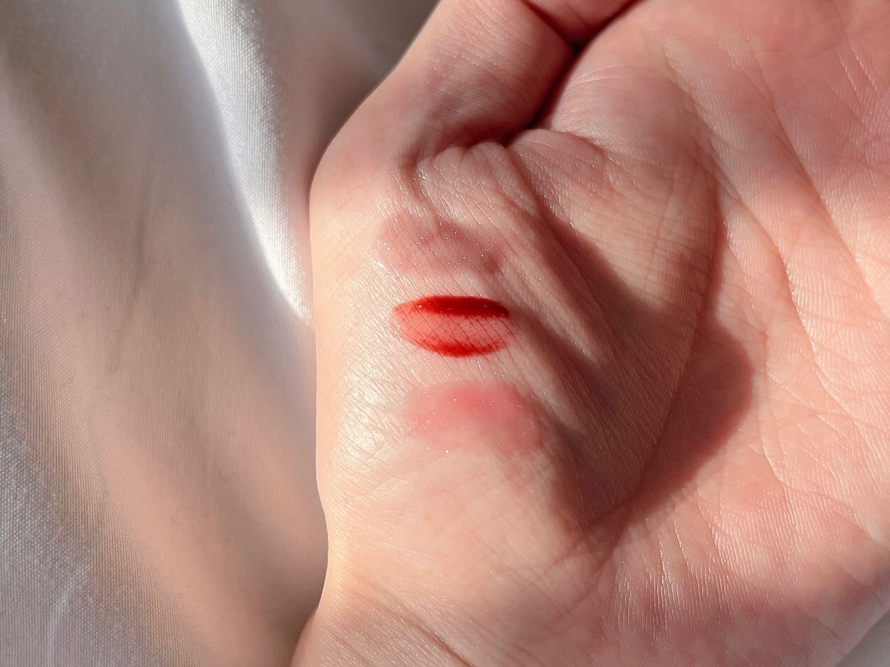 リップポーション シュガーグレーズティント 07 ブラッディーボール/alternativestereo/リップティントを使ったクチコミ（2枚目）