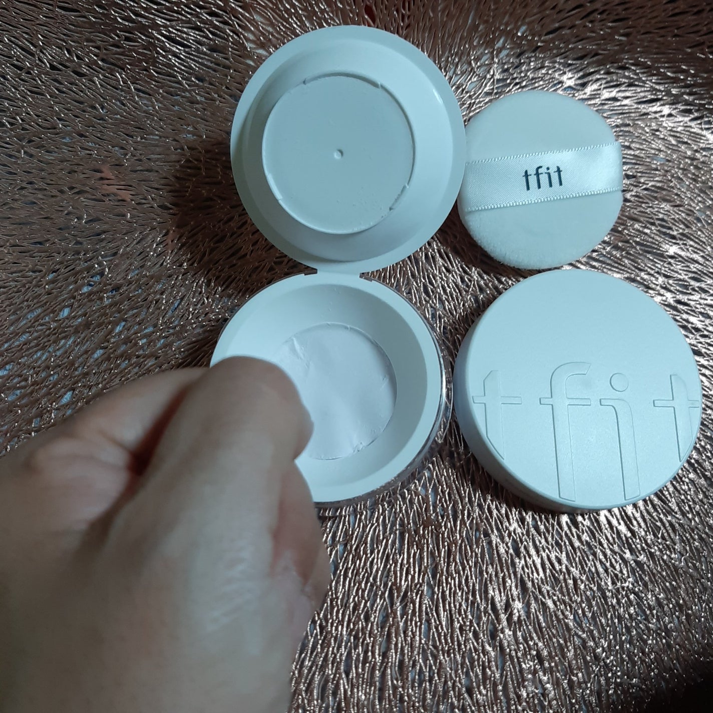 トランスルーセントセットフィニッシングパウダー/TFIT/ルースパウダーを使ったクチコミ(3枚目)