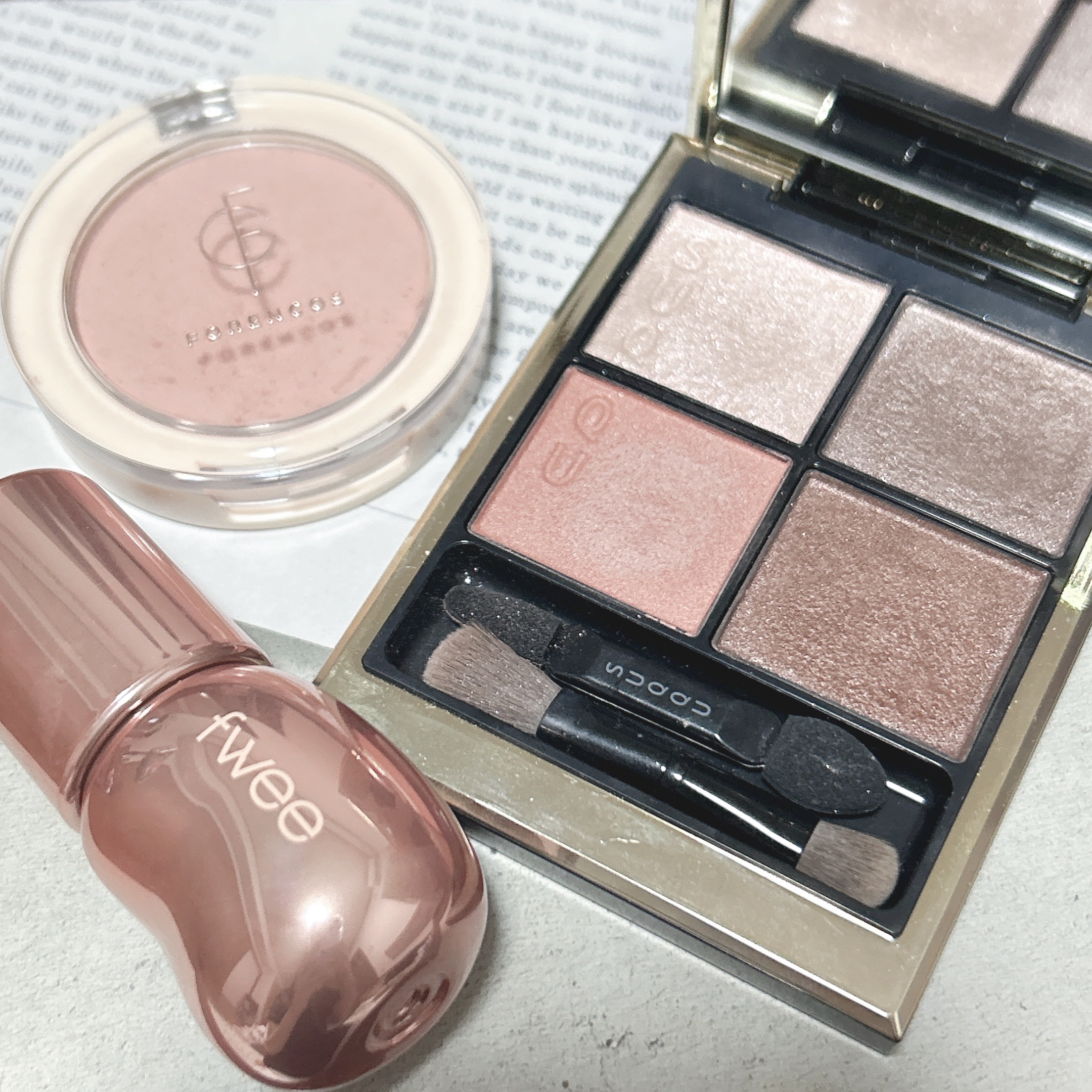 #今日のメイク

大人っぽい感じのメイク💄

アイメイク
SUQQU シグニチャー カラー アイズ 01 瑞花 -MIZUHANA

チーク
フォレンコス ピュアブラッシャー パフ付き 04 エンジェル

リップ
fwee フィー 3Dボ