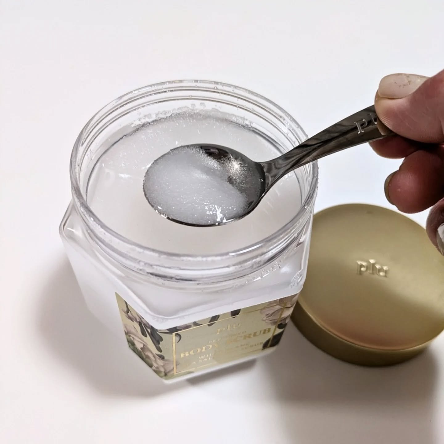 パヒュームドボディスクラブ ホワイトブラン/plu/ボディスクラブを使ったクチコミ（2枚目）