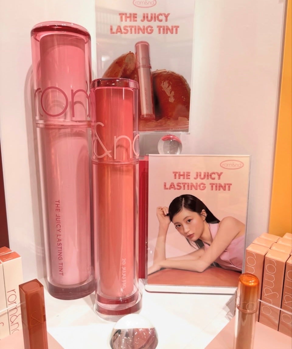 しのち☀️ on LIPS 「みなさま〜ロムアンドのピンクオフィスに行ってみない?さっそく行..」(3枚目)