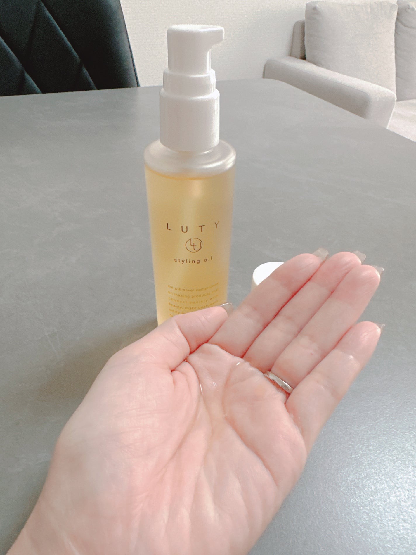 ルーティー スタイリングオイル リッチ/LUTY/ヘアオイルを使ったクチコミ(2枚目)