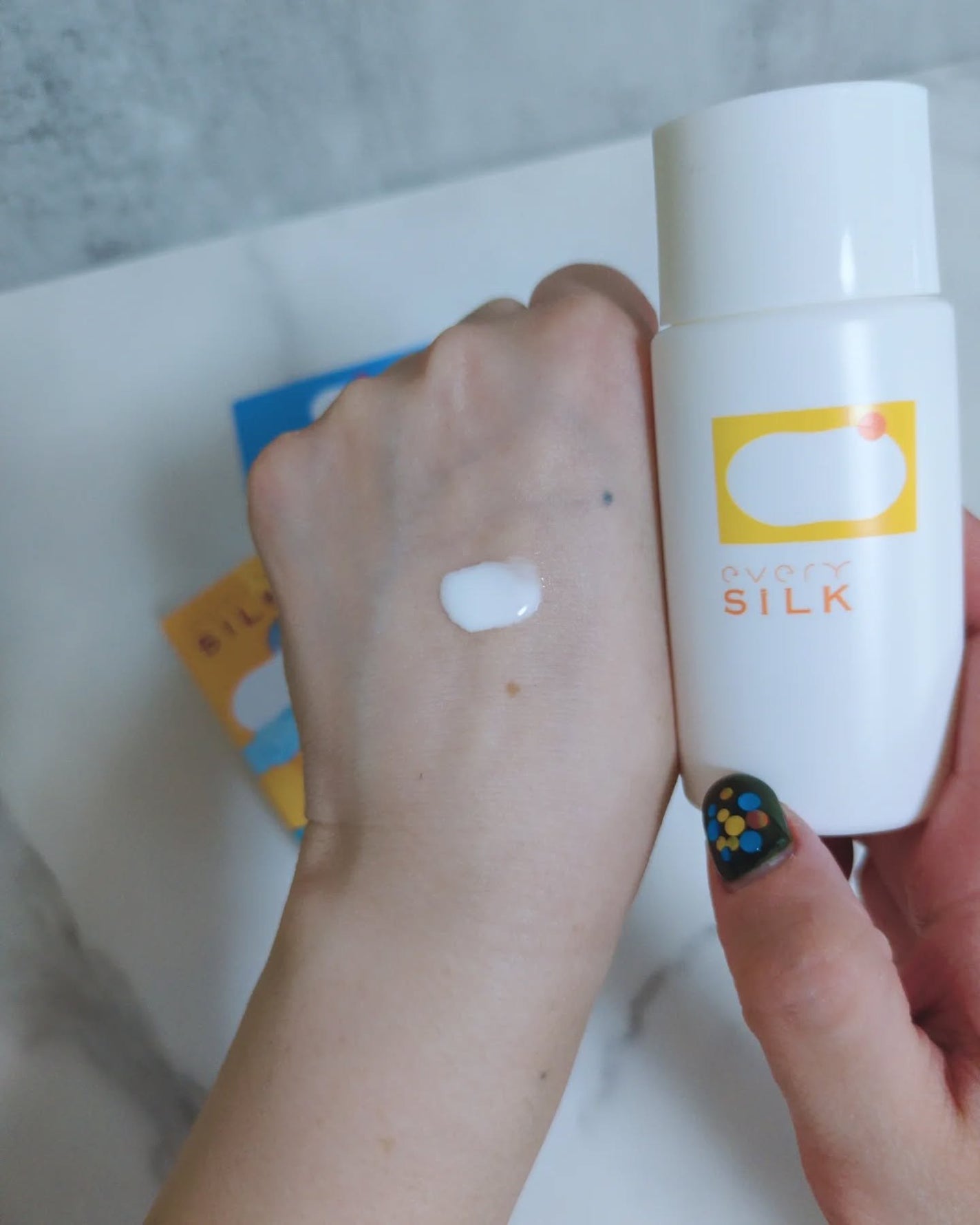 みぃ on LIPS 「【everySiLKBarrierMilk(日焼け止め)】えぶ..」(4枚目)