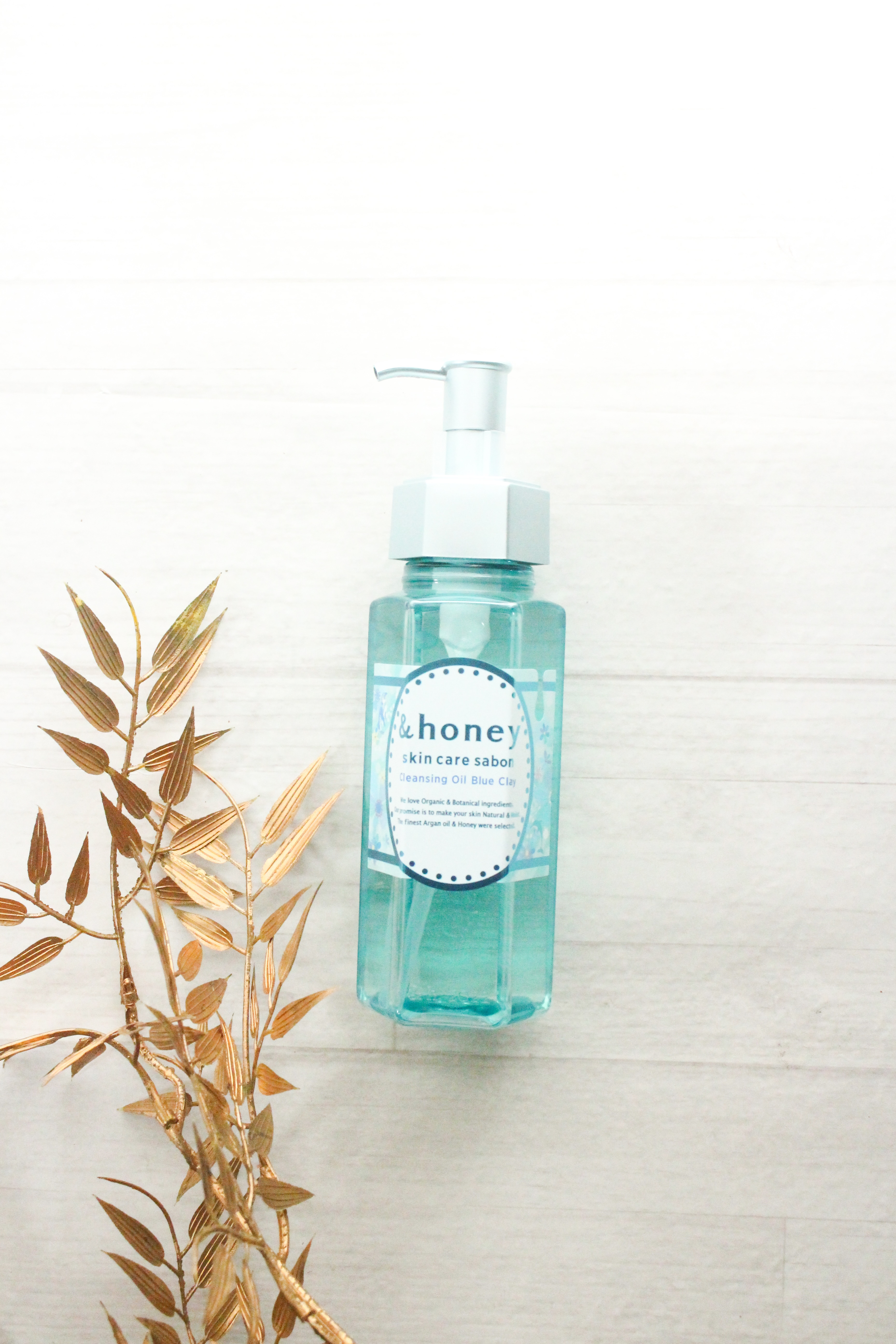 &honey
『サボン クレンジングオイル ブルークレイ』

クレンジング力に特化したオイルシリーズの新ラインナップ

「青泥クレンジング」🤍 ̖́-

サラッとした軽いテクスチャーで肌なじみがいい◎

すーっとメイクが落ちていきました�