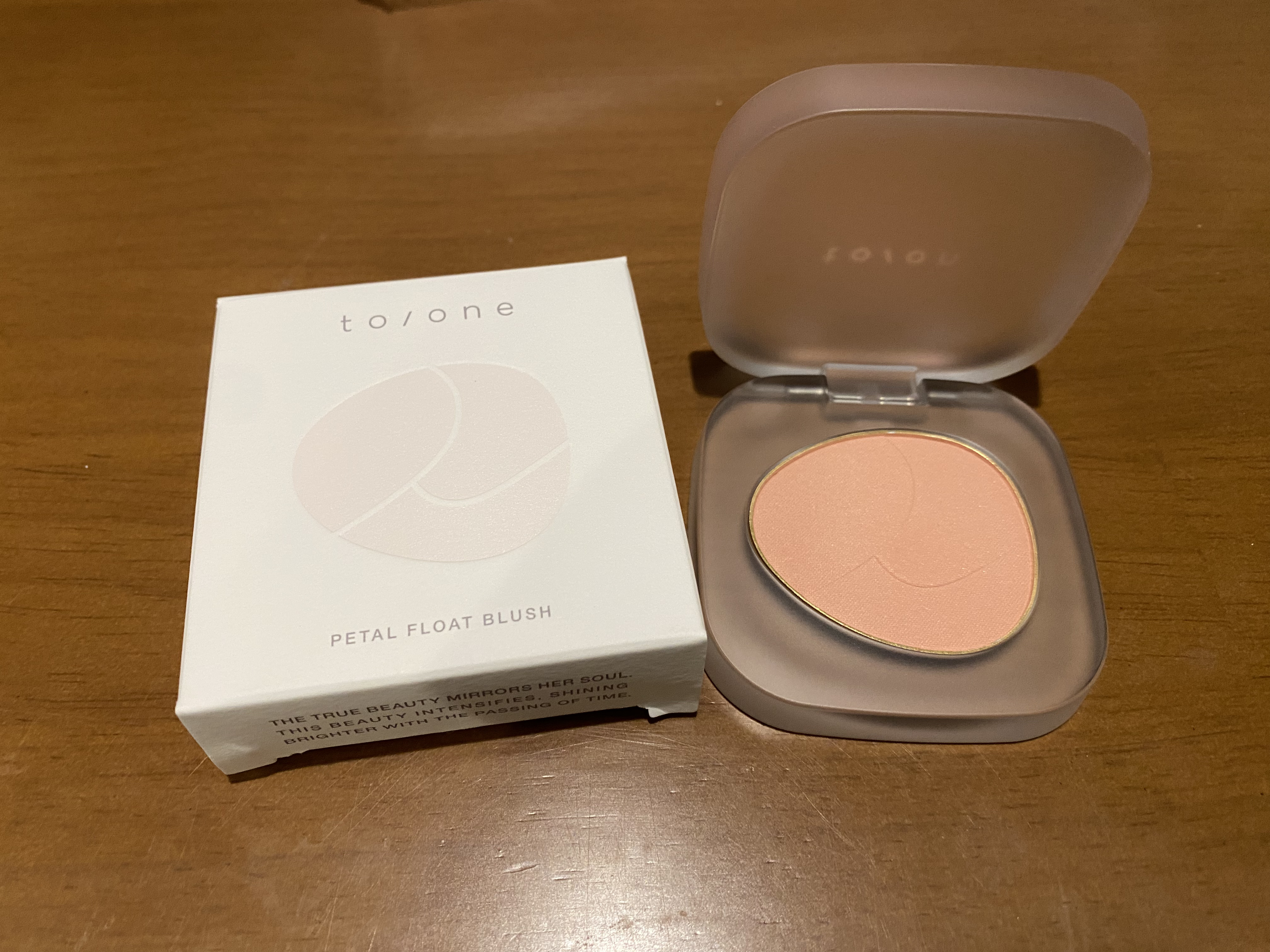 トーン ペタル フロート ブラッシュ 01 Peach Beige/to/one/パウダーチークを使ったクチコミ（2枚目）